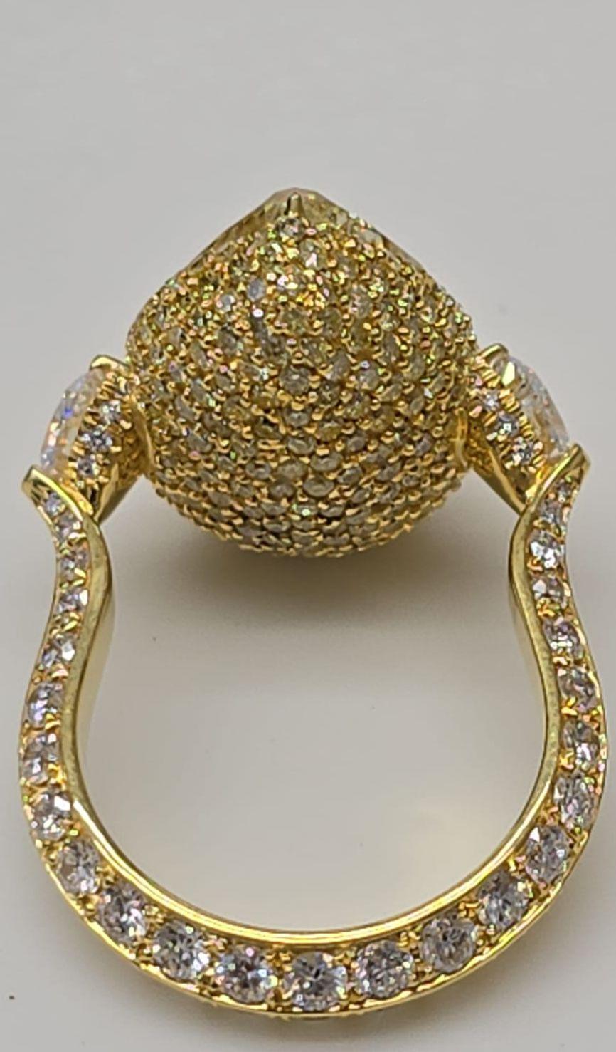 Art Déco 19,29 Carati  Anello con diamante giallo chiaro a forma di pera in oro giallo 18 carati, EGL in vendita