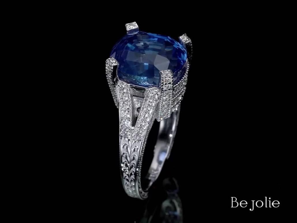 Taille coussin Bague de fiançailles en saphir bleu naturel certifié GRS de 11,01 carats et diamants  en vente