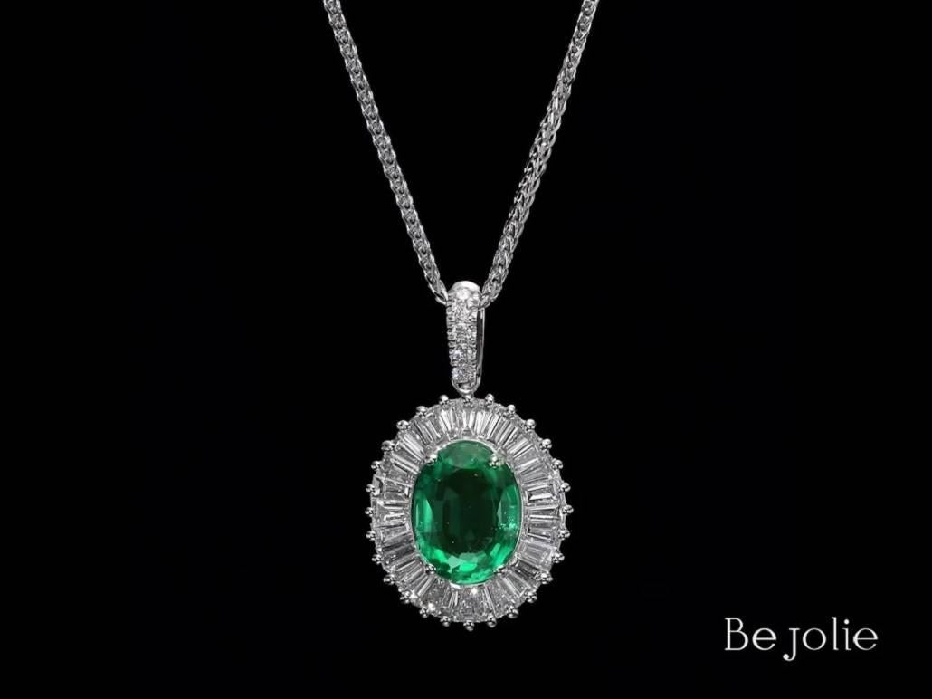 Oval Cut  2.18 Carat Natural Emerald & Diamond Ballerina Style Pendant Necklace For Sale