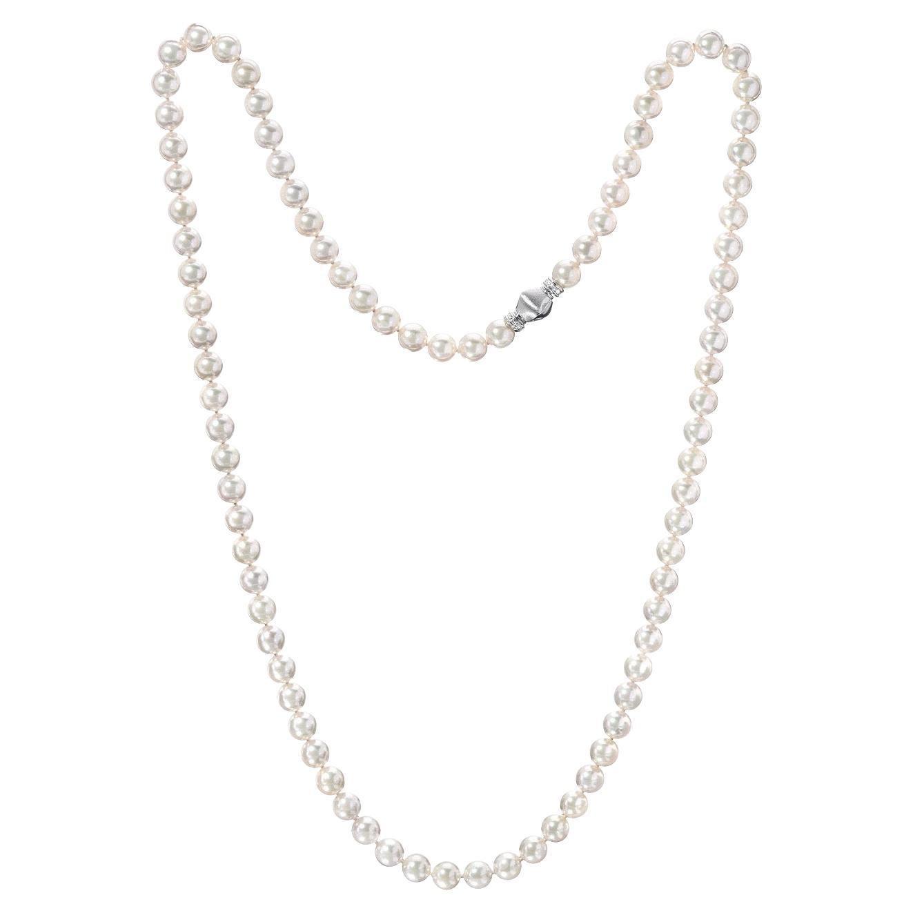 Top quality 9.5mm-10mm round Japanese Akoya Pearl Necklace fastened by an 18K white gold clasp. Total length is 35