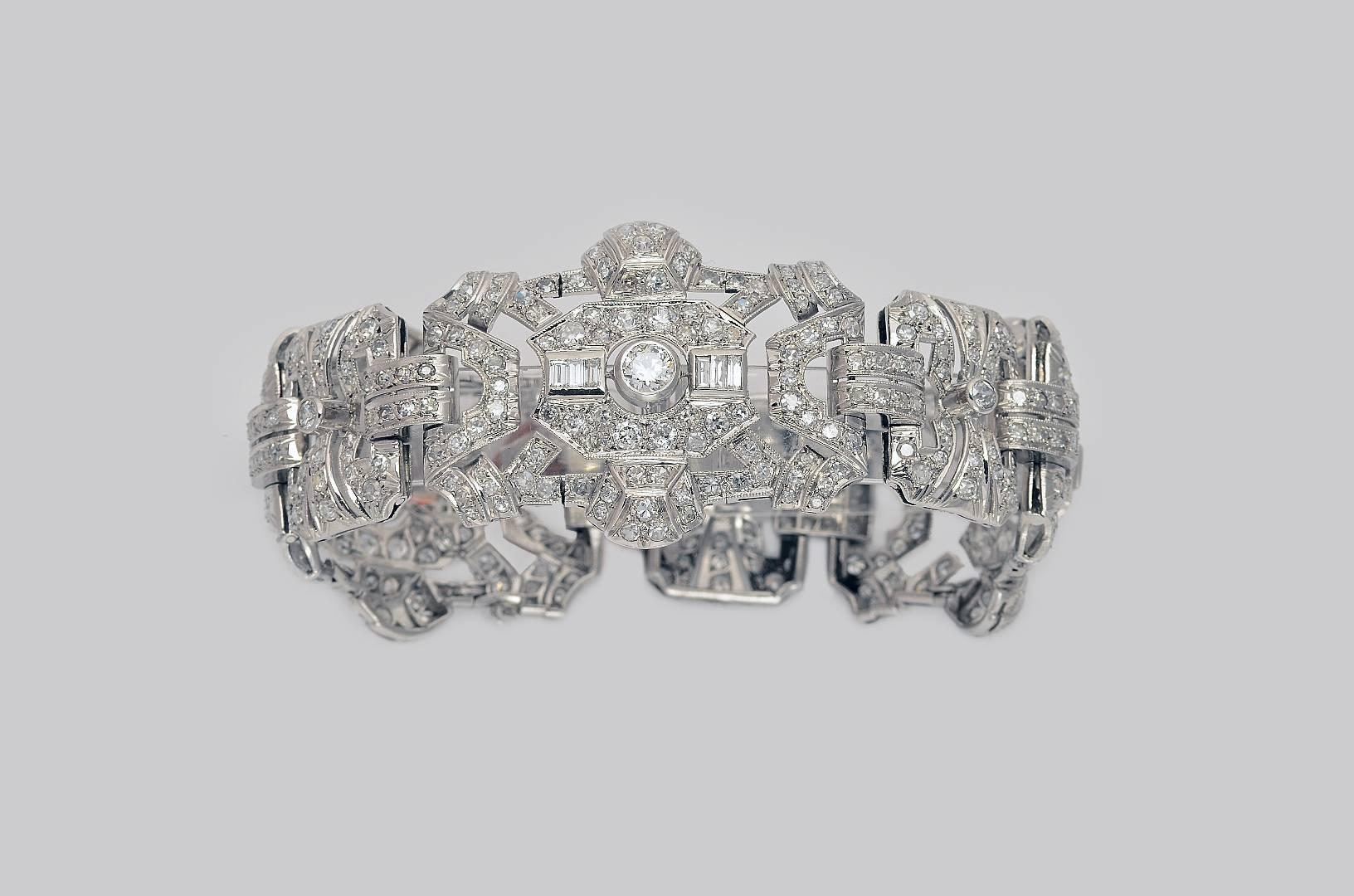This French Art Deco Bracelet has a beautiful broad strap composed of three geometric designs. It´s made of Platinum with baguette diamonds and brillant cut-diamonds weighing 20 carats. French assay marks.