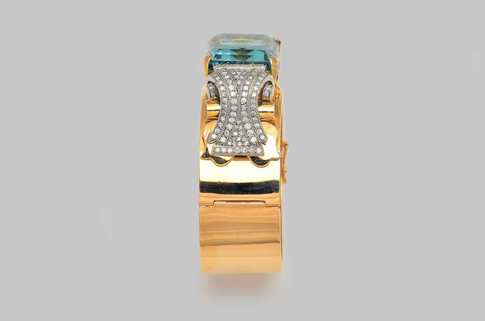 Retro 109.00 Carats Aquamarine Diamond Platinum Gold Bracelet For Sale