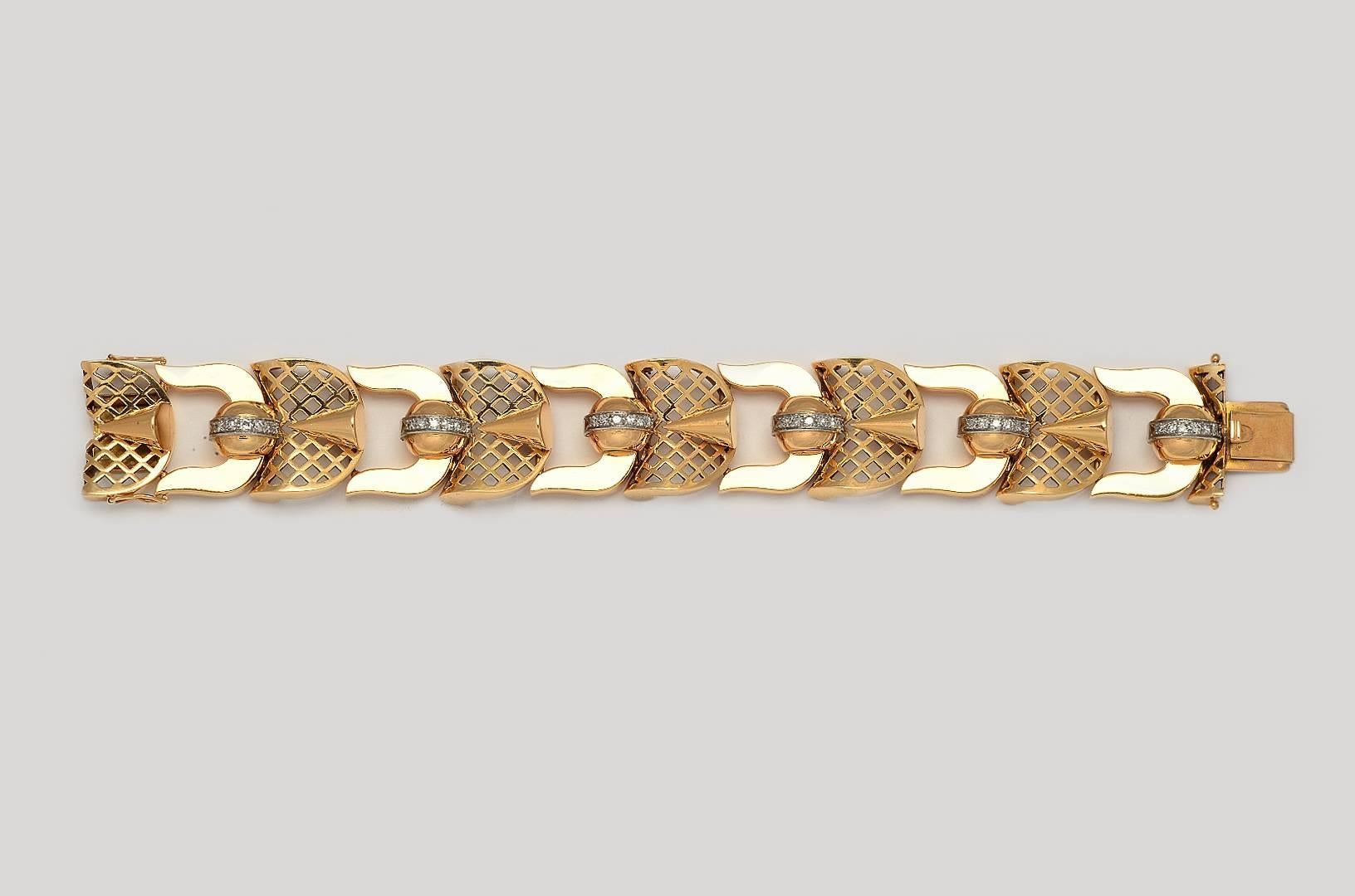 Retro 1950s Platinum and Gold 18 Karat Diamond Bracelet In Excellent Condition For Sale In Madrid, ES