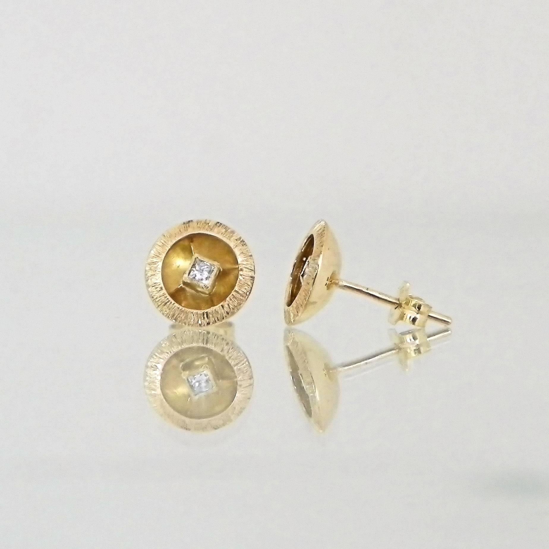 Modern Sunny Sparkling Princess Cut Diamond Gold Stud Earrings For Sale