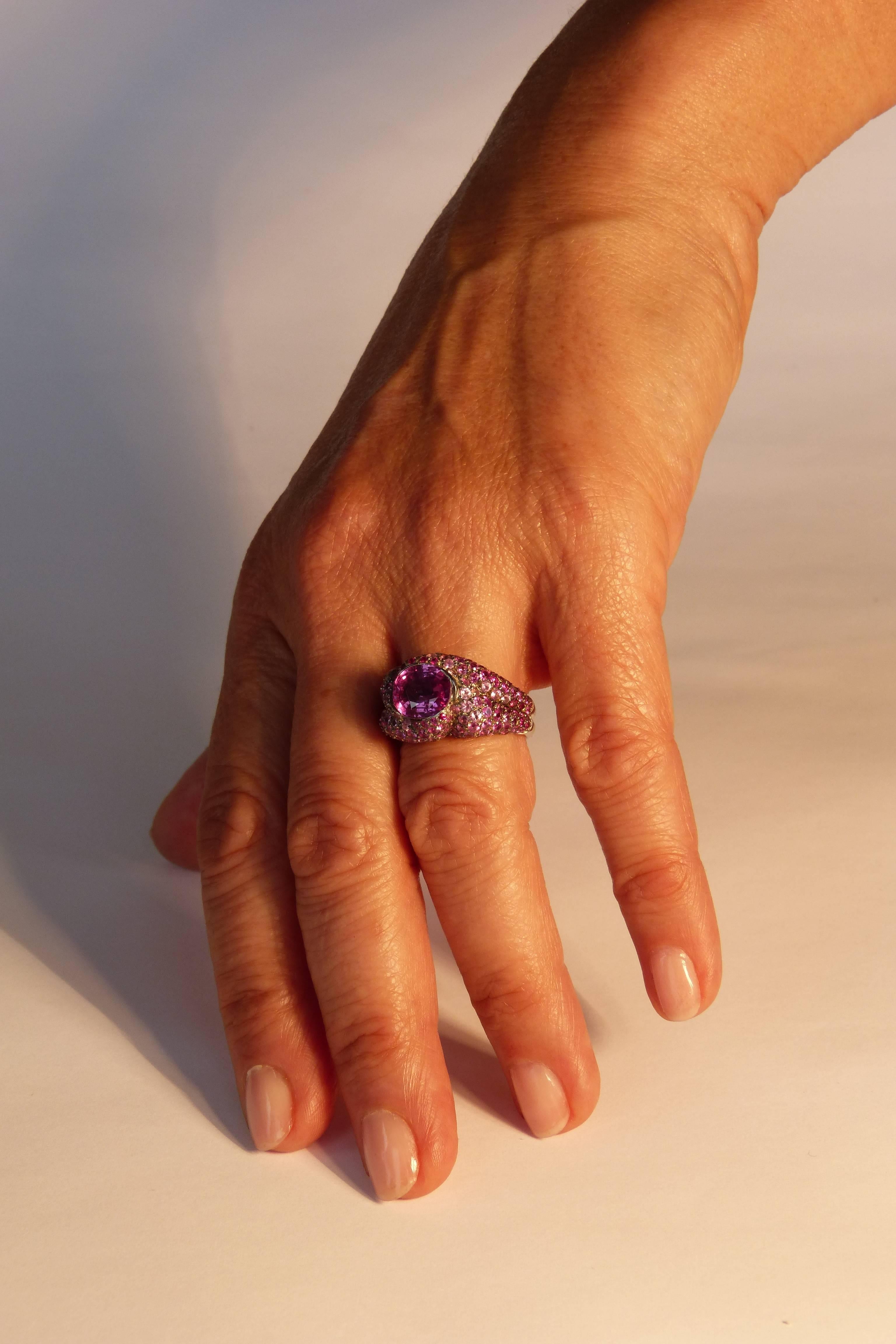 Pink Sapphire 3, 02 Cts Set with 3, 48 Cts of Pink Rubies and Sapphires Ring In New Condition For Sale In Paris, FR