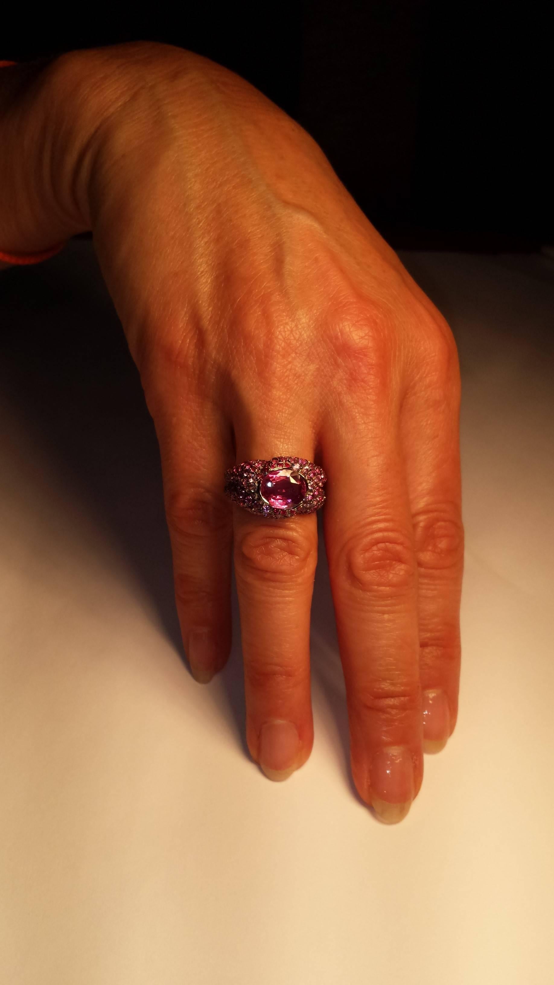 Women's Pink Sapphire 3, 02 Cts Set with 3, 48 Cts of Pink Rubies and Sapphires Ring For Sale
