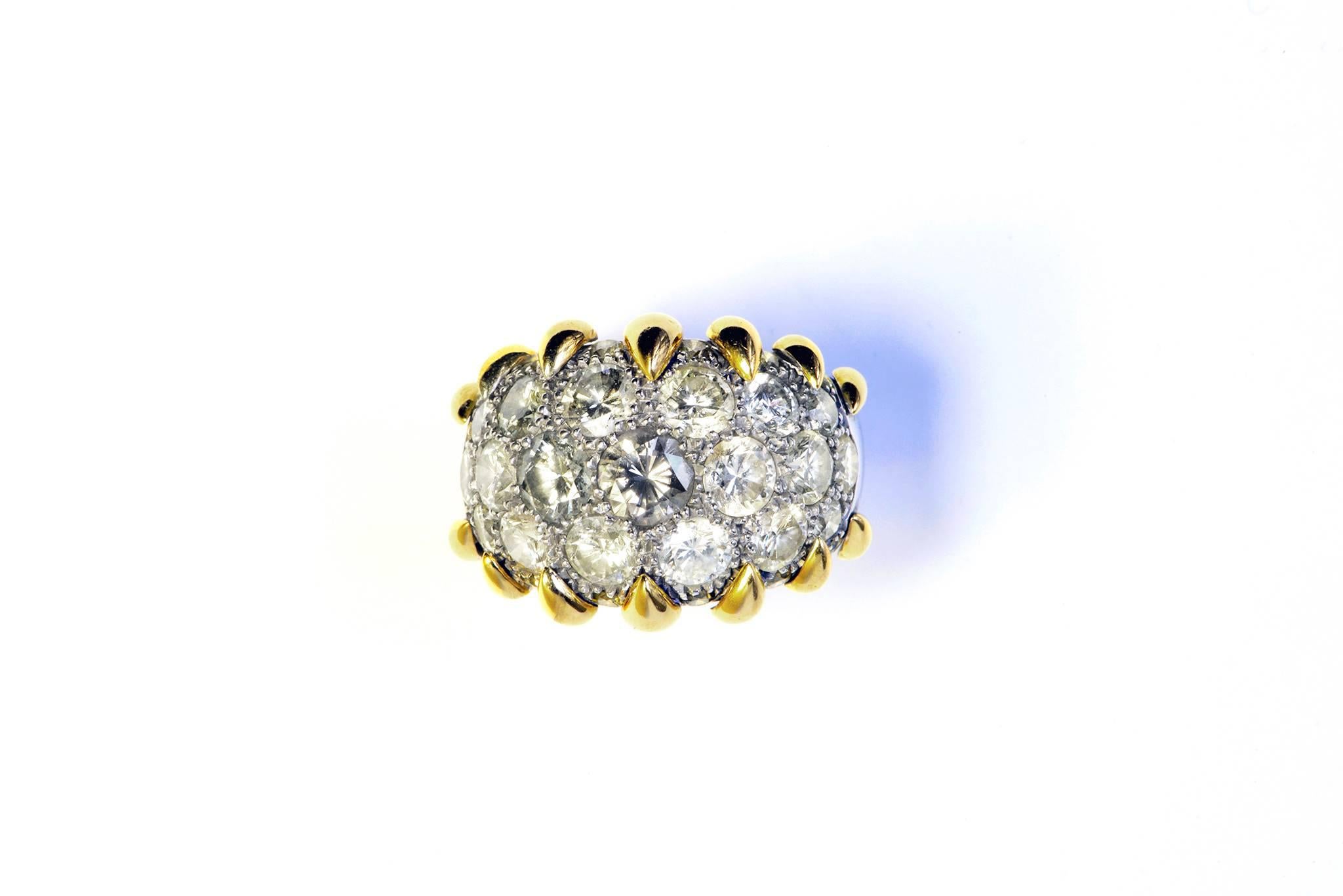 A white gold fancy diamonds ring enclosed and contrasted by yellow claws. This fancy diamonds pave-set has a subtle grey, beige and green graduation colour which makes this piece unique.
finger size: US size: 6.5  French size: 53
18k white and