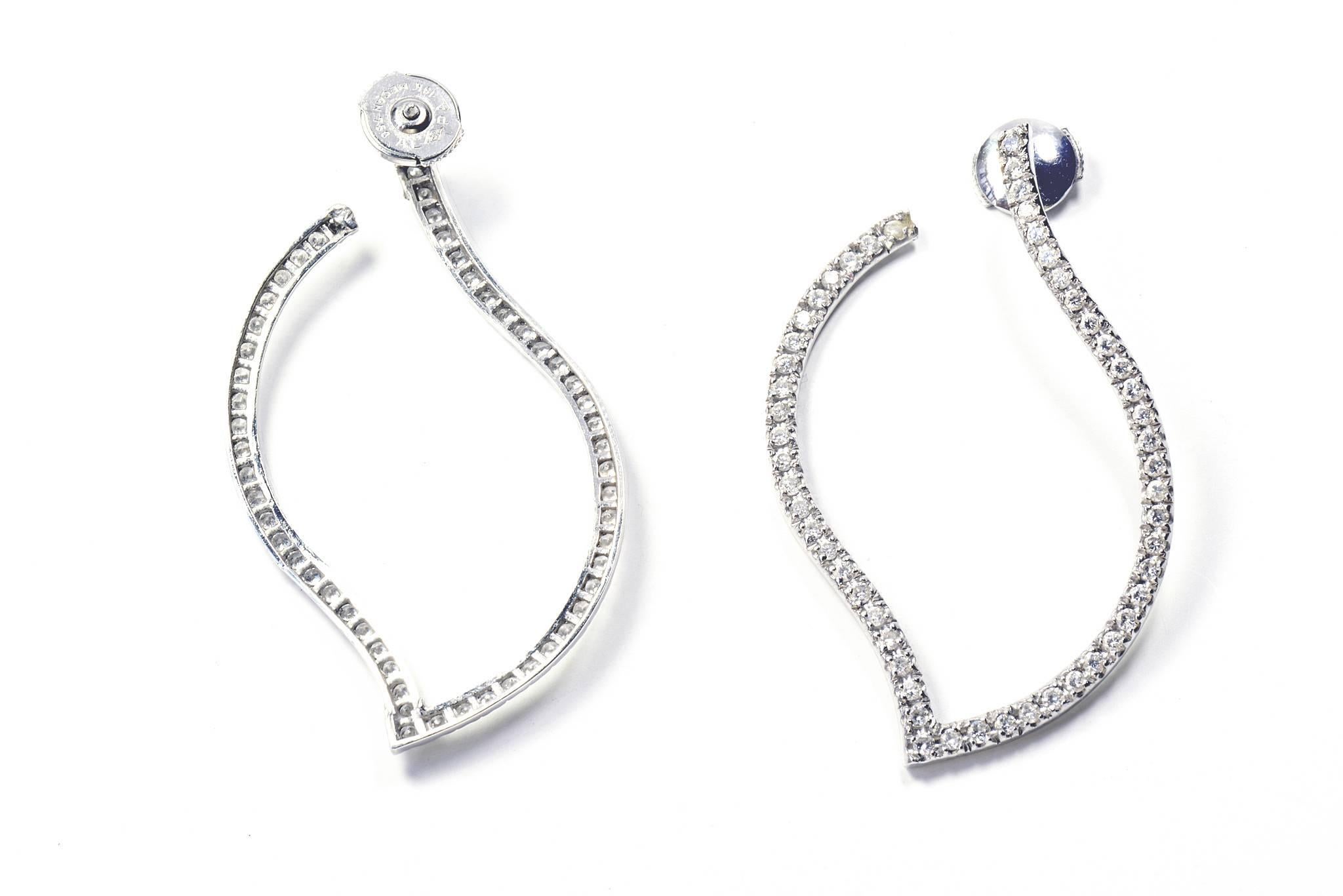 Contemporary 2, 69 carats Diamonds and 18K White Gold Hoop Earrings by Marion Jeantet For Sale