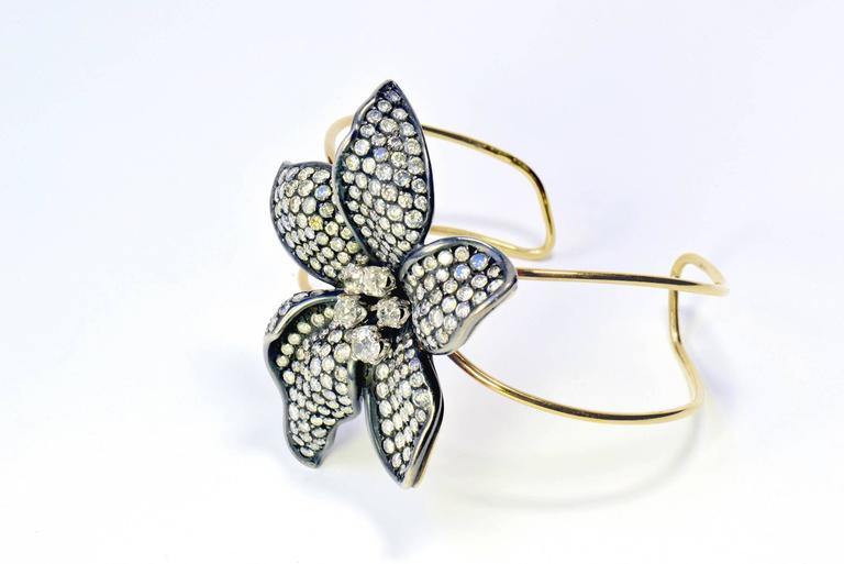 Unique Flower 18k Gold Bangle Bracelet Set With White and Grey Diamonds