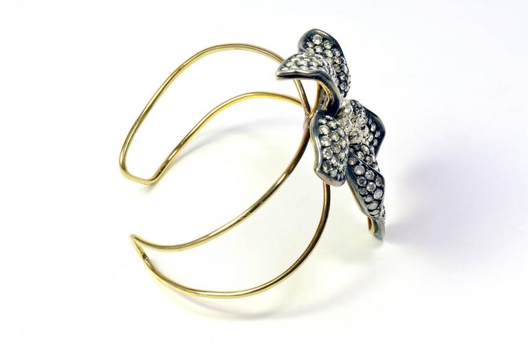 Unique Flower 18k Gold Bangle Bracelet Set With White and Grey Diamonds