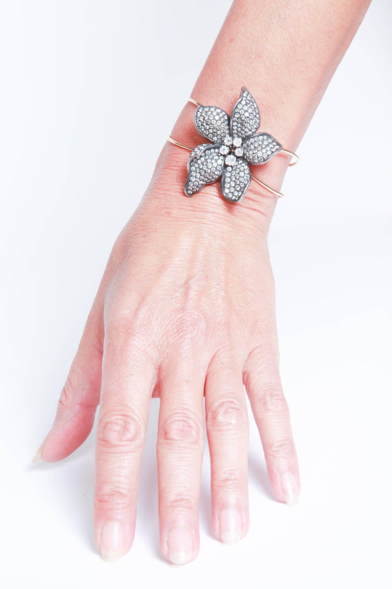 Unique Flower 18k Gold Bangle Bracelet Set With White and Grey Diamonds