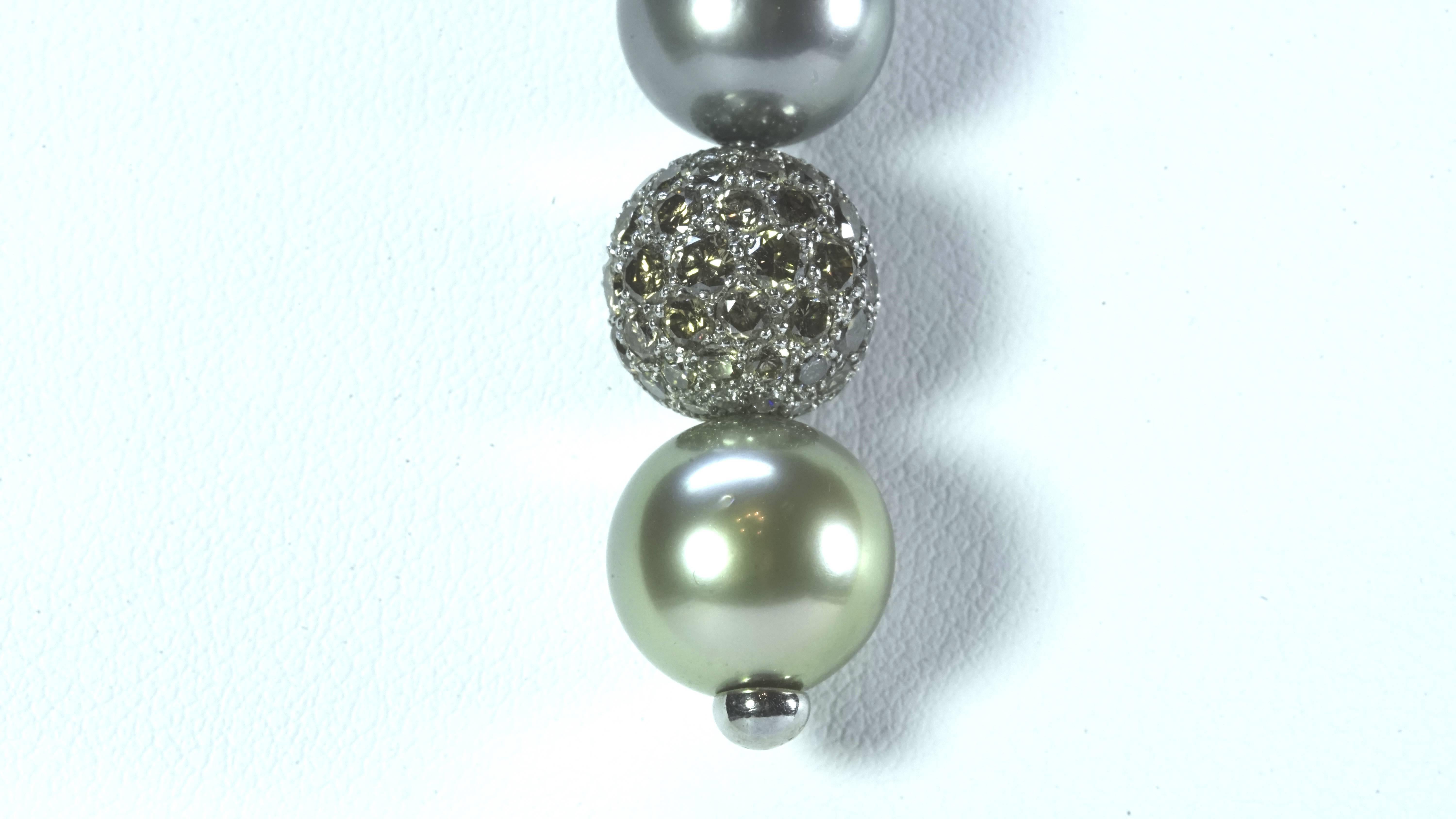 White Diamond, Tahitian Pearls, Fancy colored and Diamond Bead, 18 K Gold Pendant In New Condition For Sale In Paris, FR