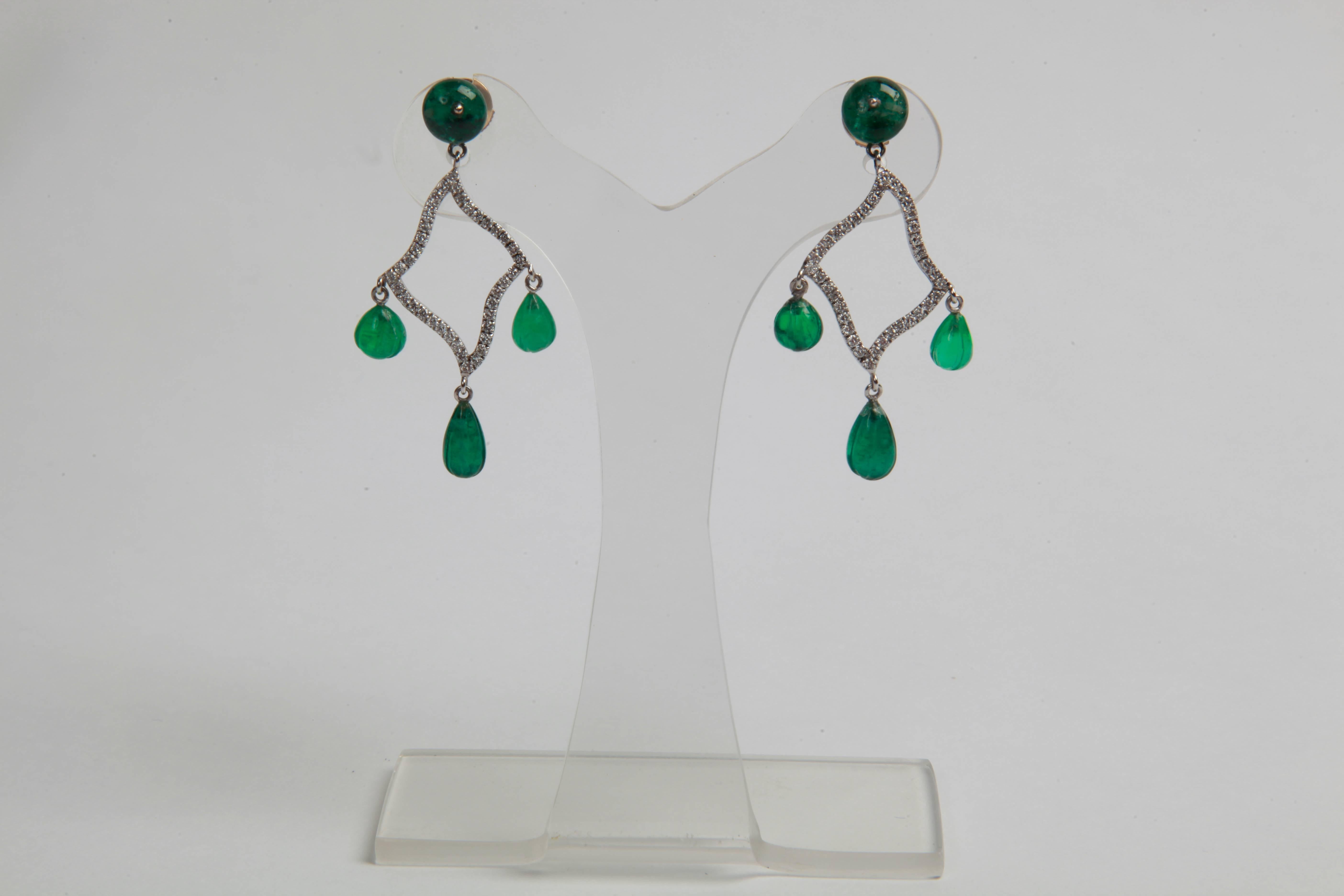 These art Deco style earrings are a unique piece.
They will brighten your visage and your look.
Emeralds beads: 13.11 carats
White diamonds: 0.86carat
Alpa security systemPrice without local taxes.