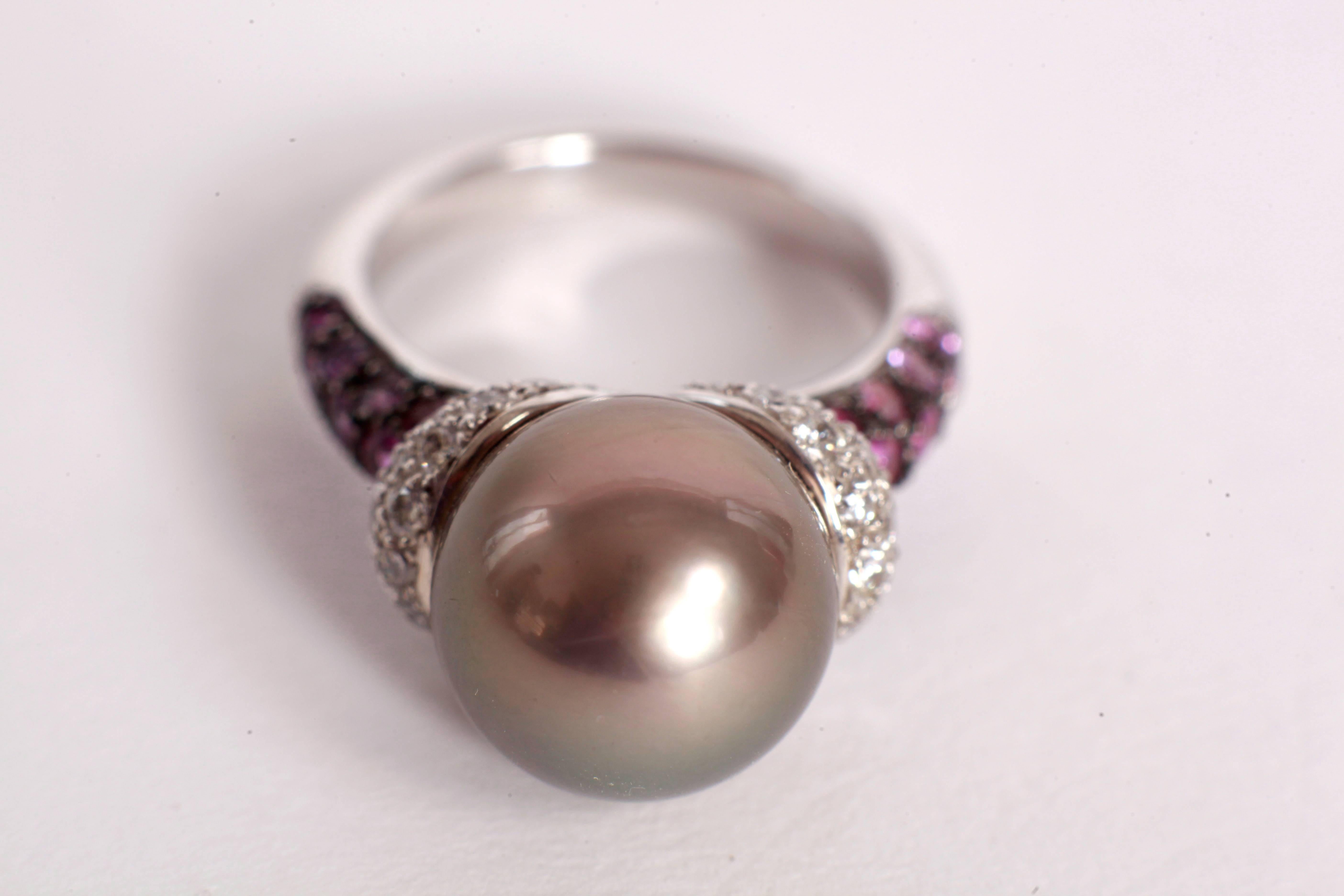 Round Cut Unique Ring With a Tahitian Pearl and Purple Sapphires and Diamonds Pavage For Sale