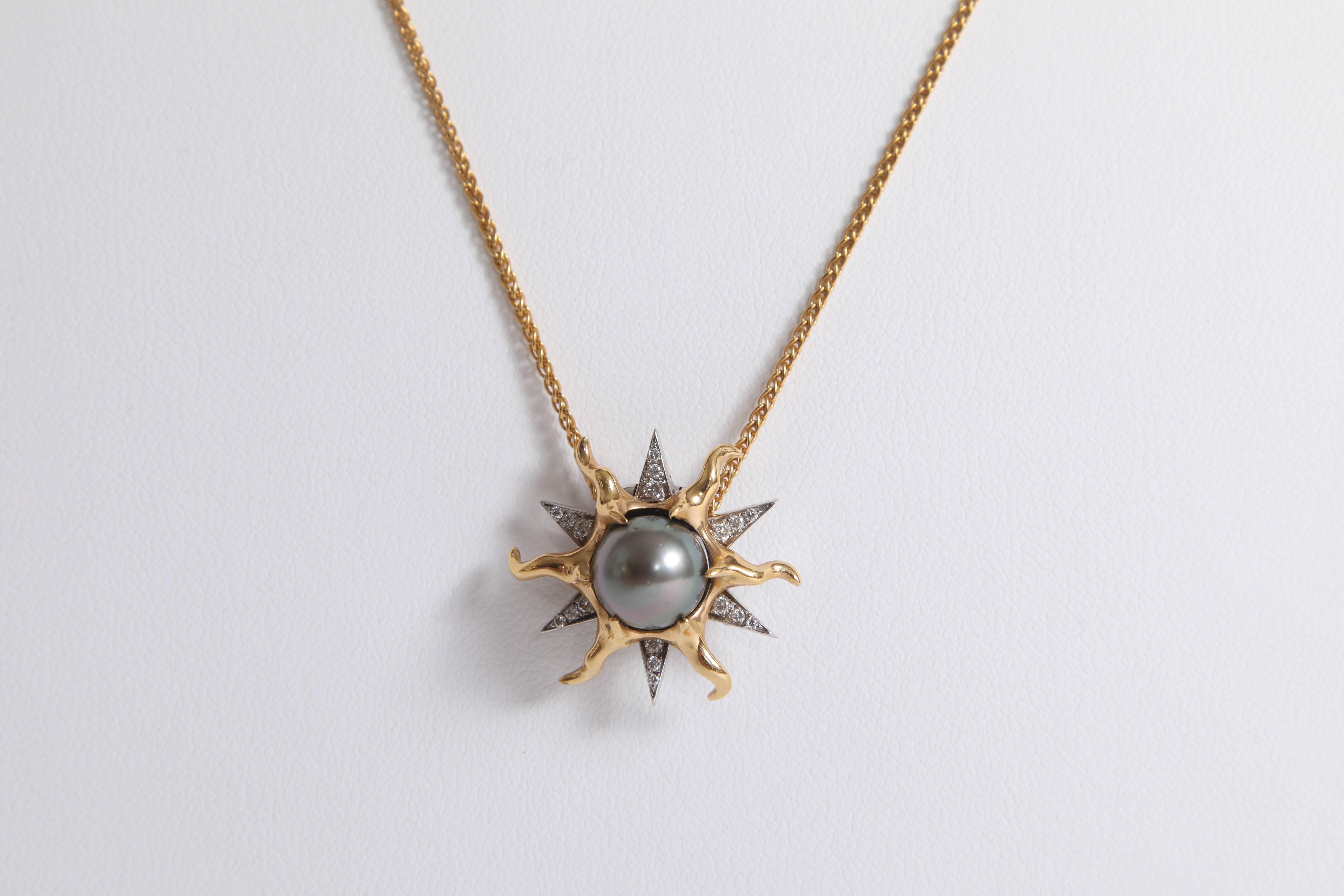 This sun pendant will seduce you by the brightness of its shining set and its unique design. 18k white and yellow gold. You can buy the 18k yellow gold chain with supplement.
White diamonds: 0.23carat
Tahitian pearl: 8.5mm
French assay mark and