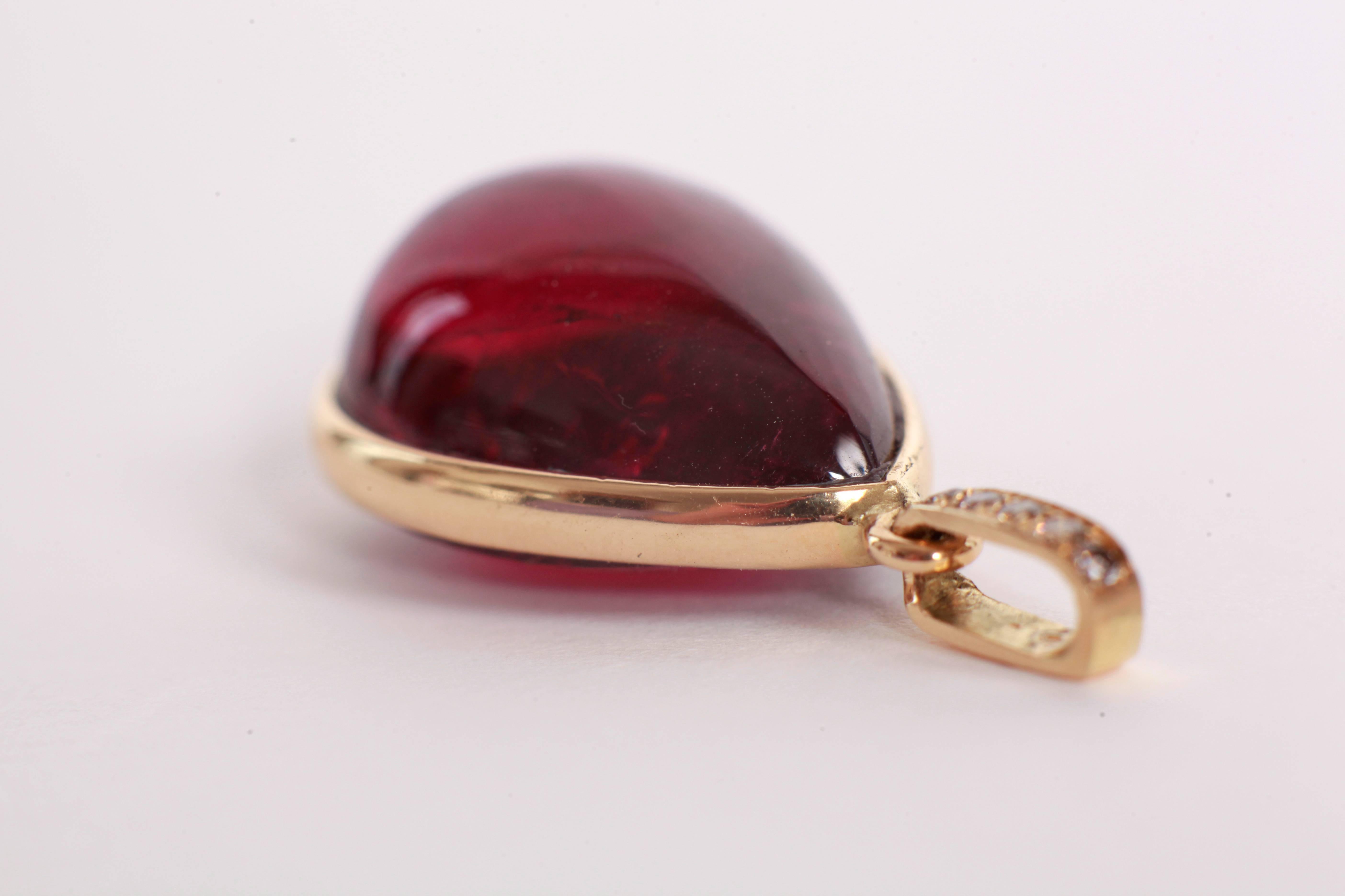 Marion Jeantet Stunning Rubellite Tourmaline Pear Shaped Yellow Gold Pendant In New Condition In Paris, FR
