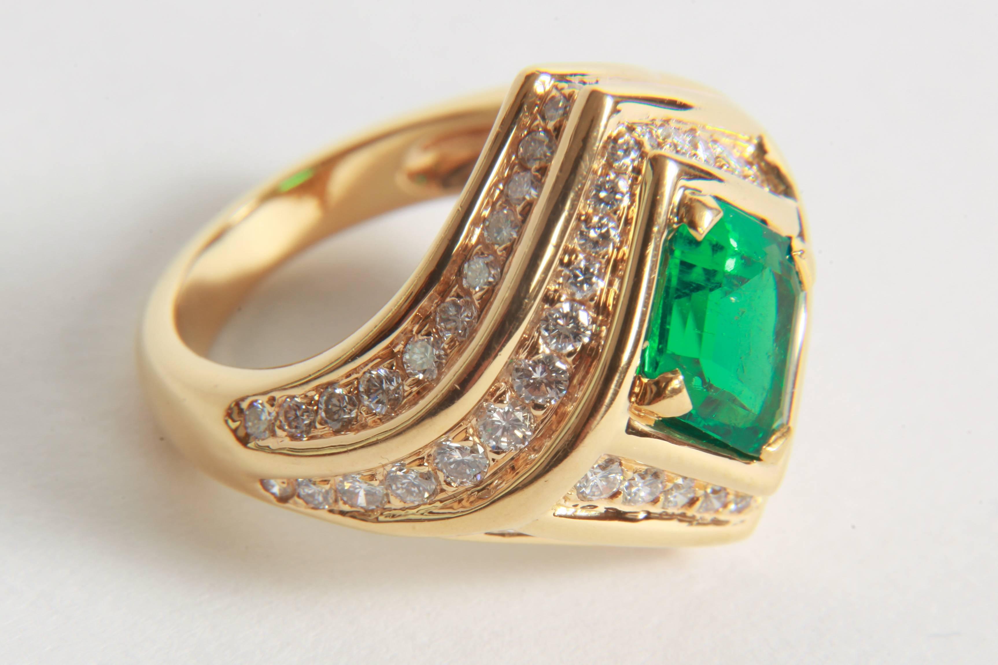 18K Yellow gold, Emerald 1, 23 carats and Diamond Ring by Marion Jeantet In New Condition For Sale In Paris, FR