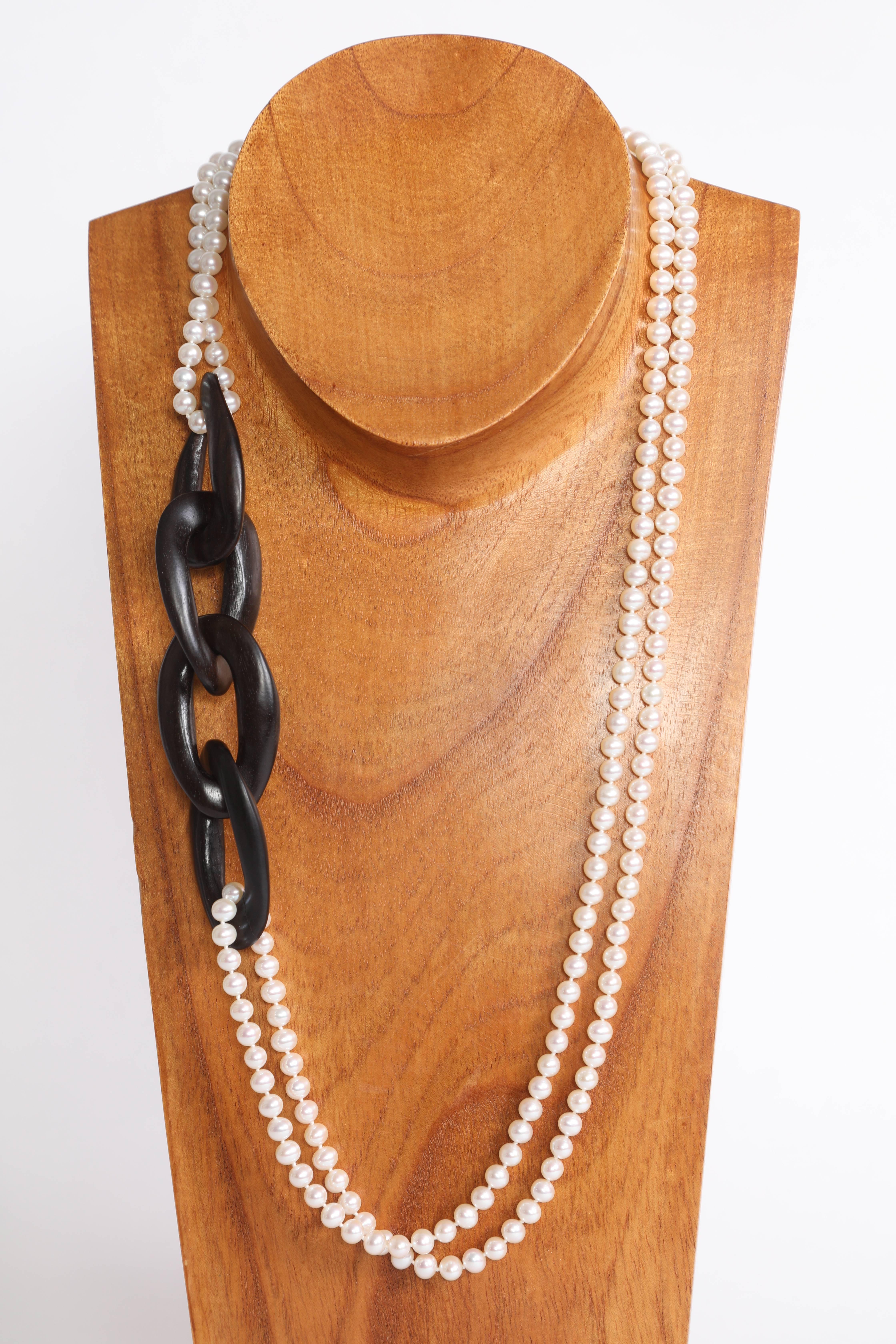 Ebony Wood and Freshwater Pearls ( 6mm) Sautoir.
During the day you can wear it in a relaxed fashion, at night with a cosmopolitan elegance. 
It looks fantastic! 76cm long
Created by Marion jeantet
Price without local taxes.
