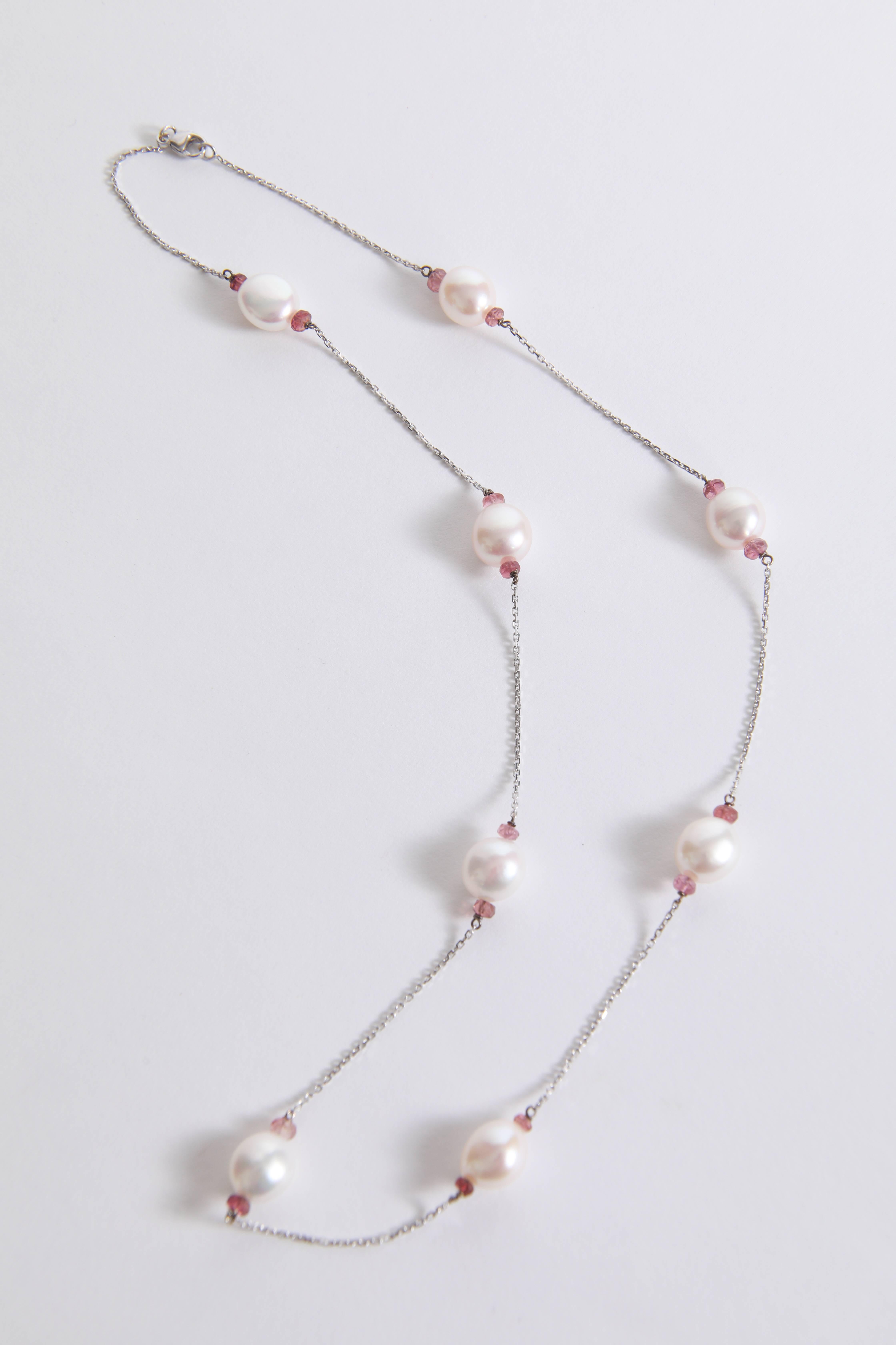 18k white gold necklace, 54cm long, eight freshwater pearls with pink tourmalines faceted 
washers created by Marion Jeantet.
Total weight: 13.58grams
French assay mark
Price without local taxes