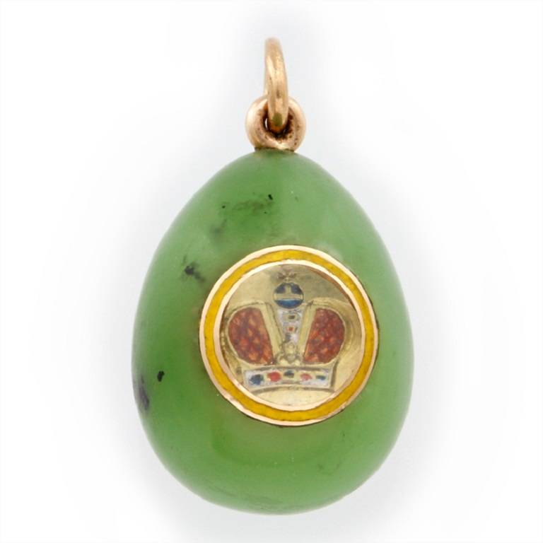 An important Faberge egg pendant, the nephrite pendant in the form of an egg, depicting the imperial crown with glass case and yellow gold mount, with yellow gold pendant loop, the egg measuring approximately 16.4 x 12.2 mm, gross weight 4.3 grams,