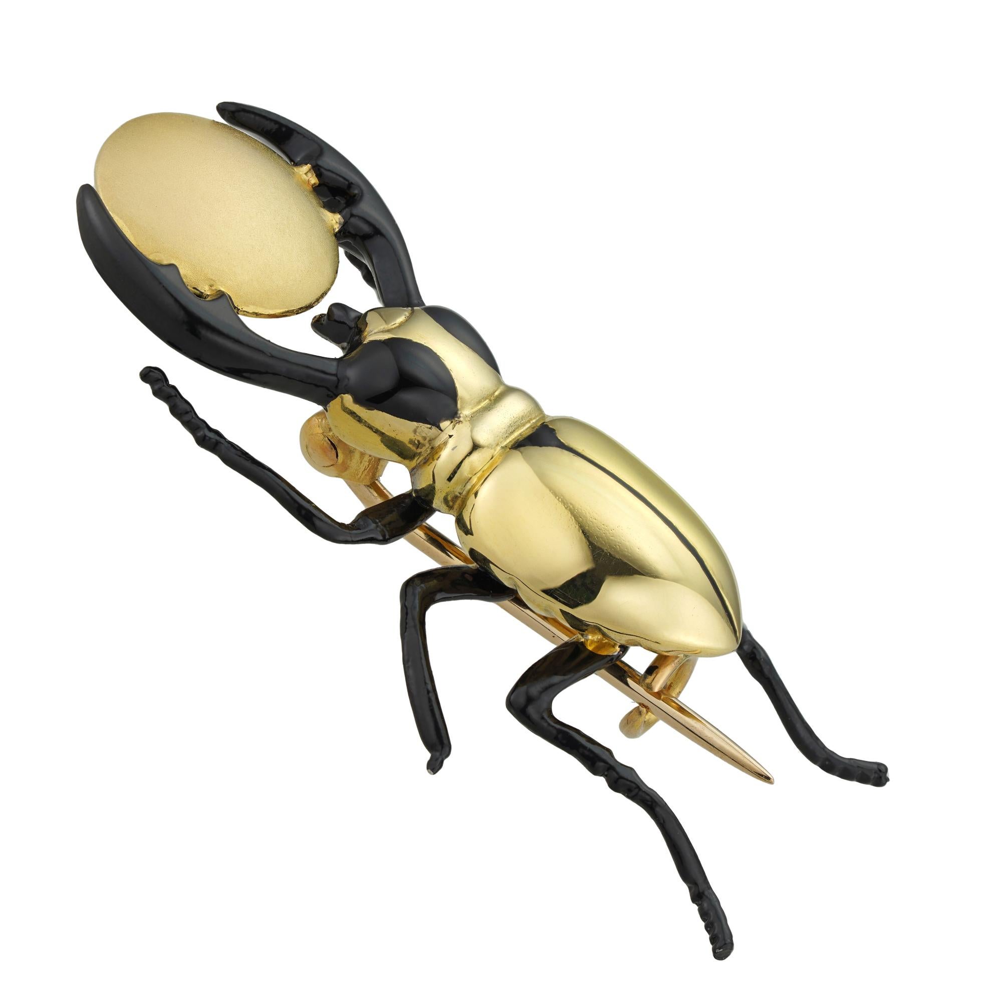 Skarabäuskäfer/Ra-Khepri-Brosche aus Gold und schwarzer Emaille (Neuägyptisch) im Angebot