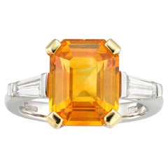 Ein Ring aus Gold, Saphir und Diamanten