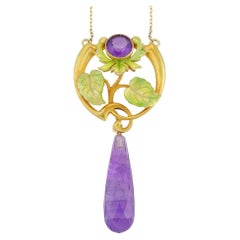 Un ciondolo in stile Art Nouveau con ametista