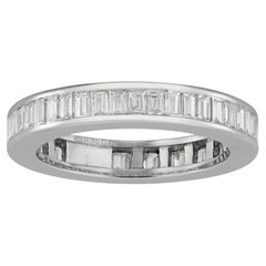 Ein Diamantring voller Ewigkeitsring