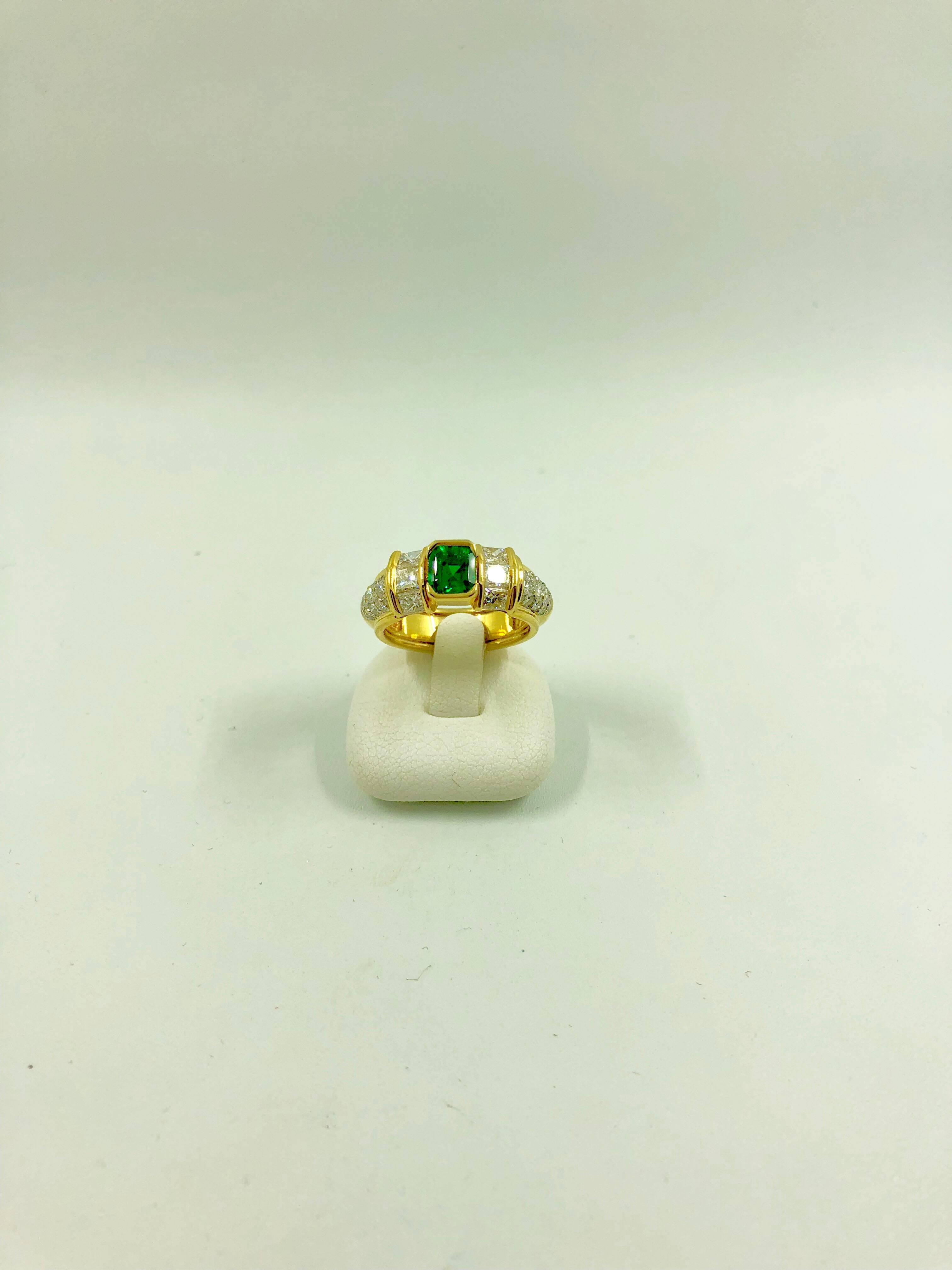 G.Minner Unique Emerald Diamonds Gold Ring In New Condition For Sale In Colmar, FR