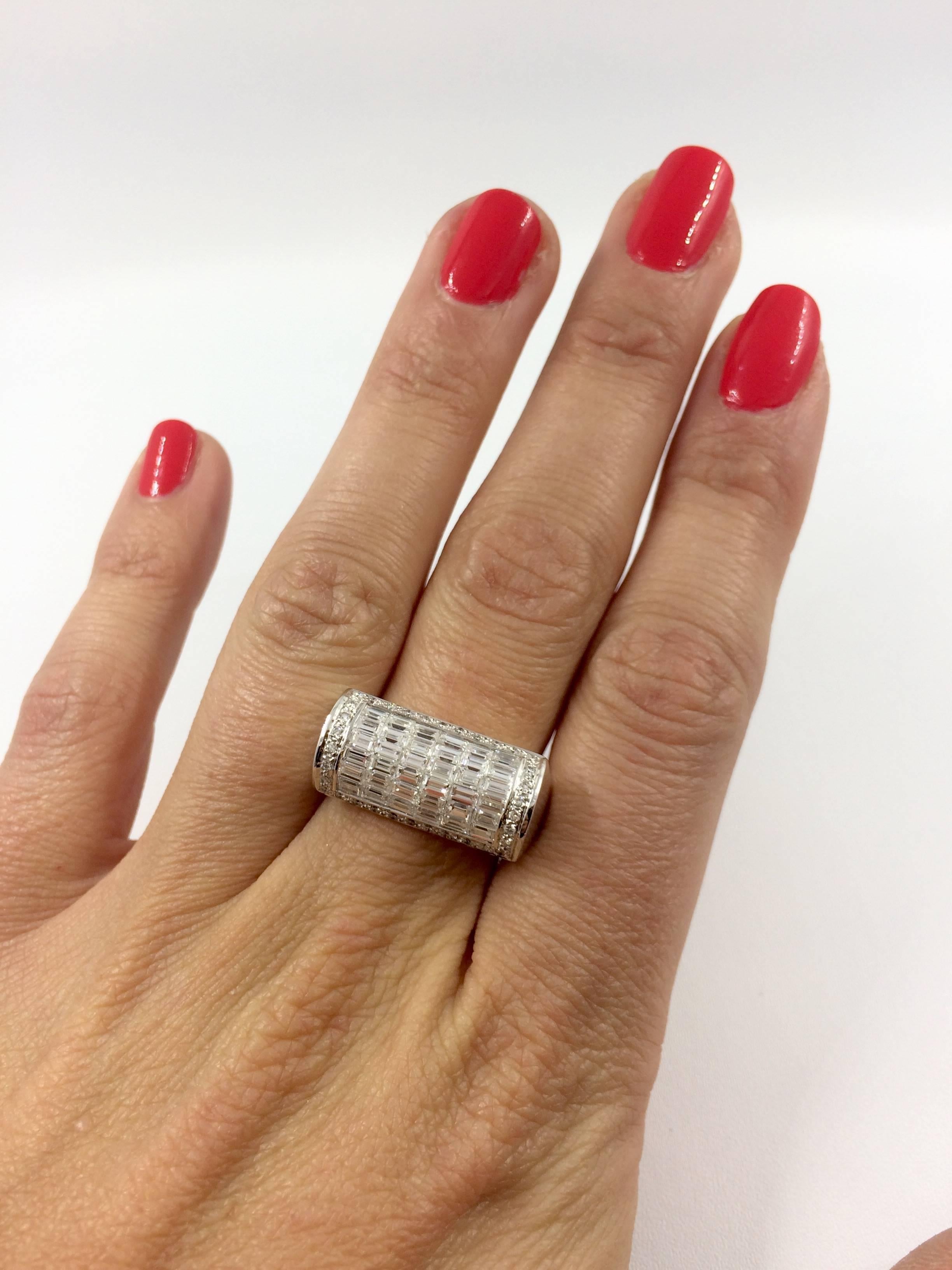 An exceptional and original white gold ring set with six rows of baguette cut diamonds surrounded by brilliant cut diamonds.
Total Diamond Weight: 1.62 carat
Net Weight: 9.40 grams
Finger Size: 7