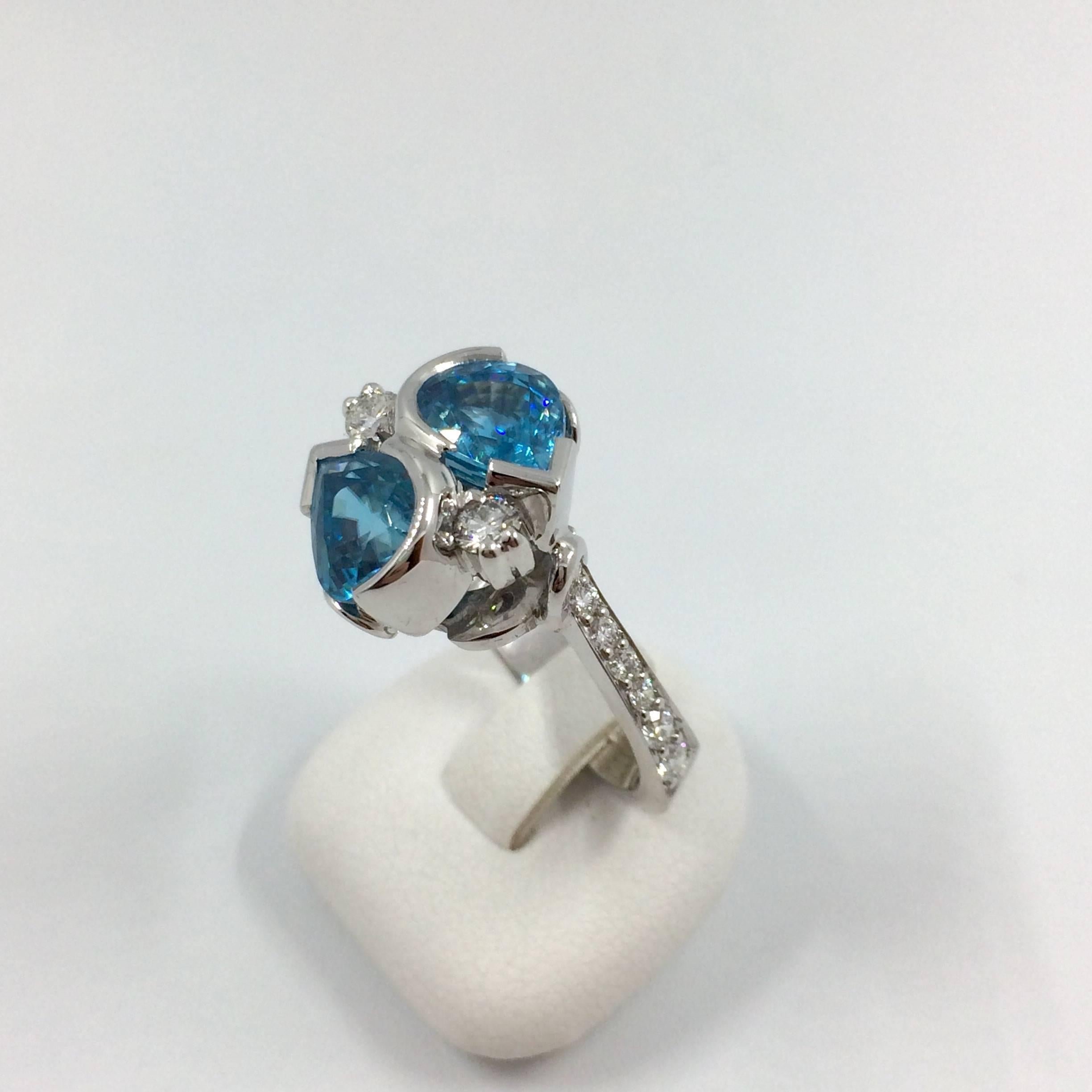 Intense Blue Zircon Diamond Gold Ring In New Condition In Colmar, FR