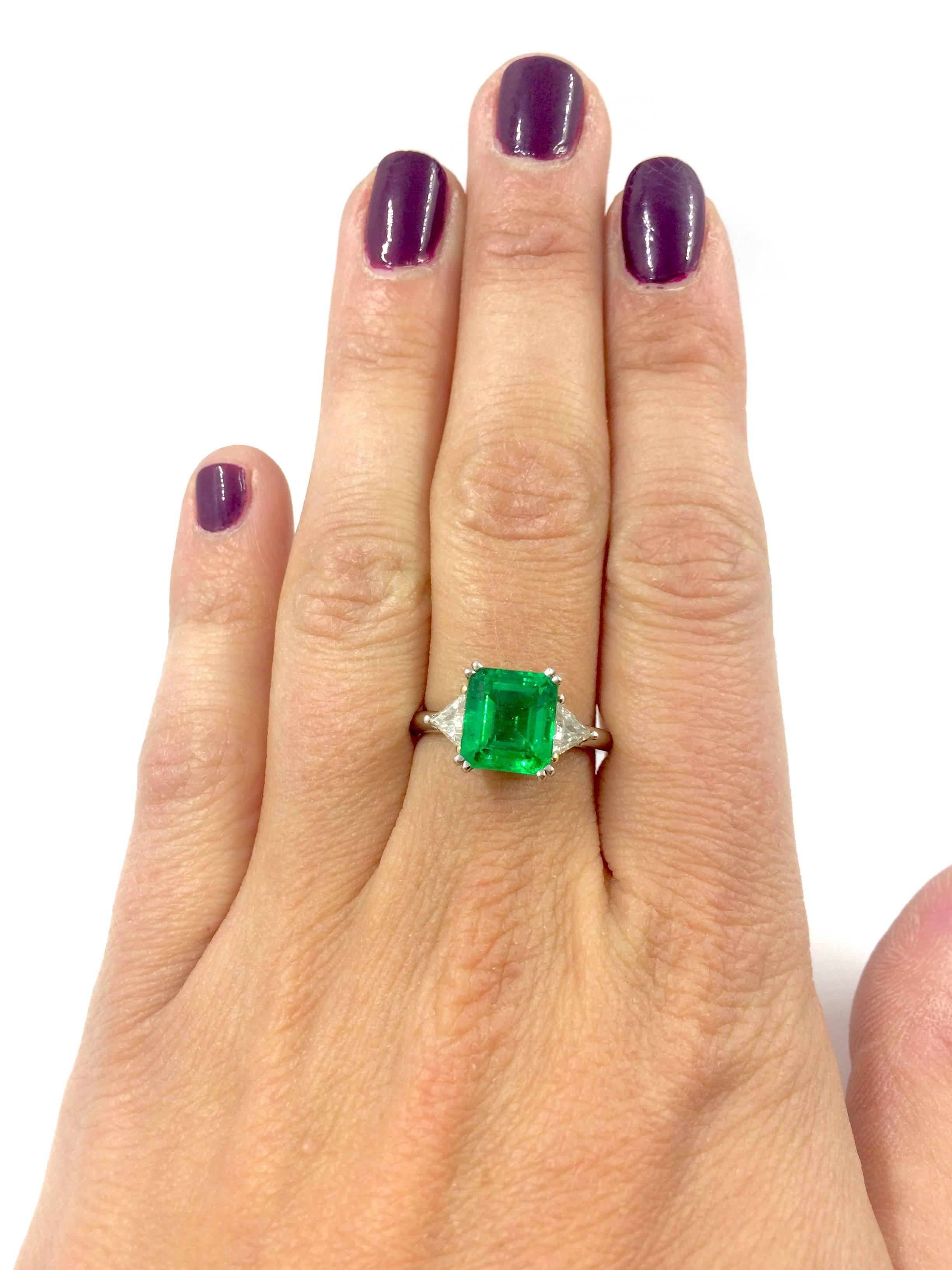 2.79 Carat Colombian Emerald Diamond Gold Ring In New Condition In Colmar, FR