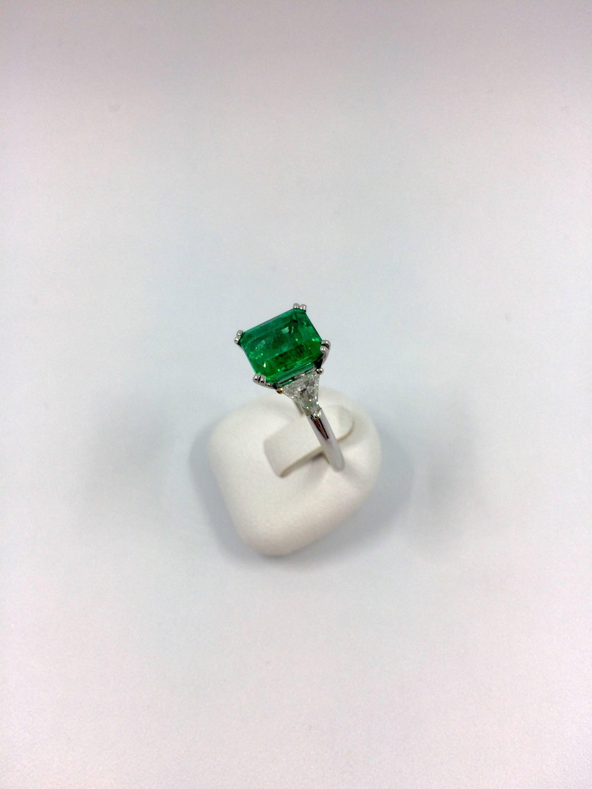 2.79 Carat Colombian Emerald Diamond Gold Ring 2