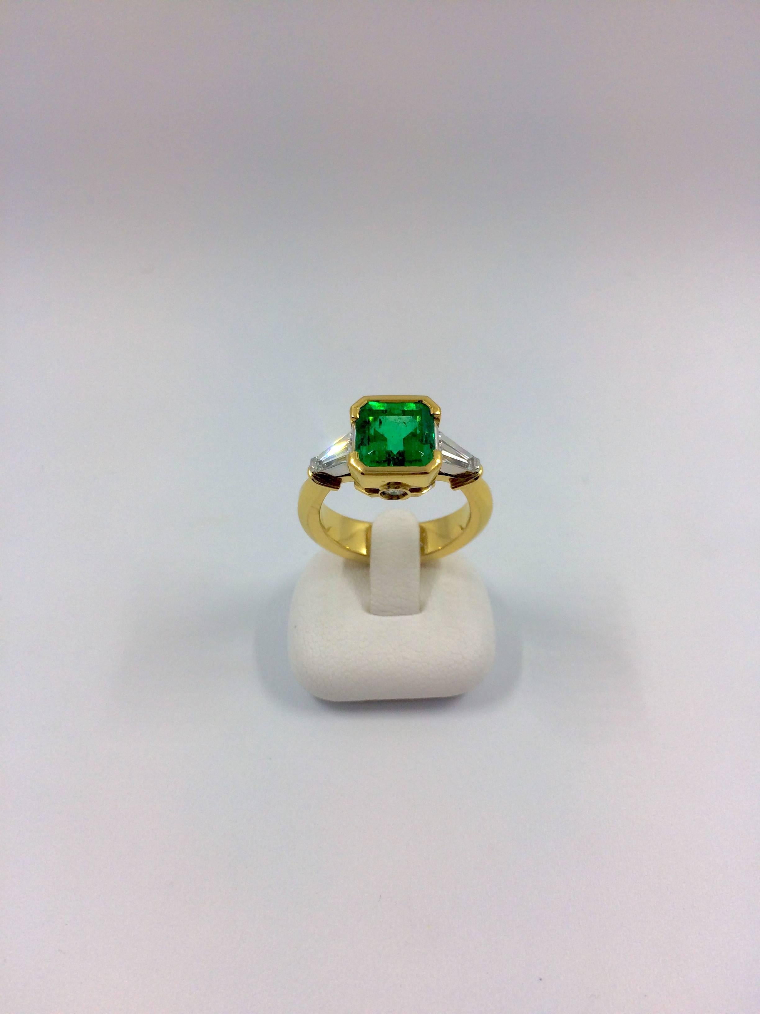 2.97 Carat Colombian Emerald Diamond Gold Ring In New Condition For Sale In Colmar, FR