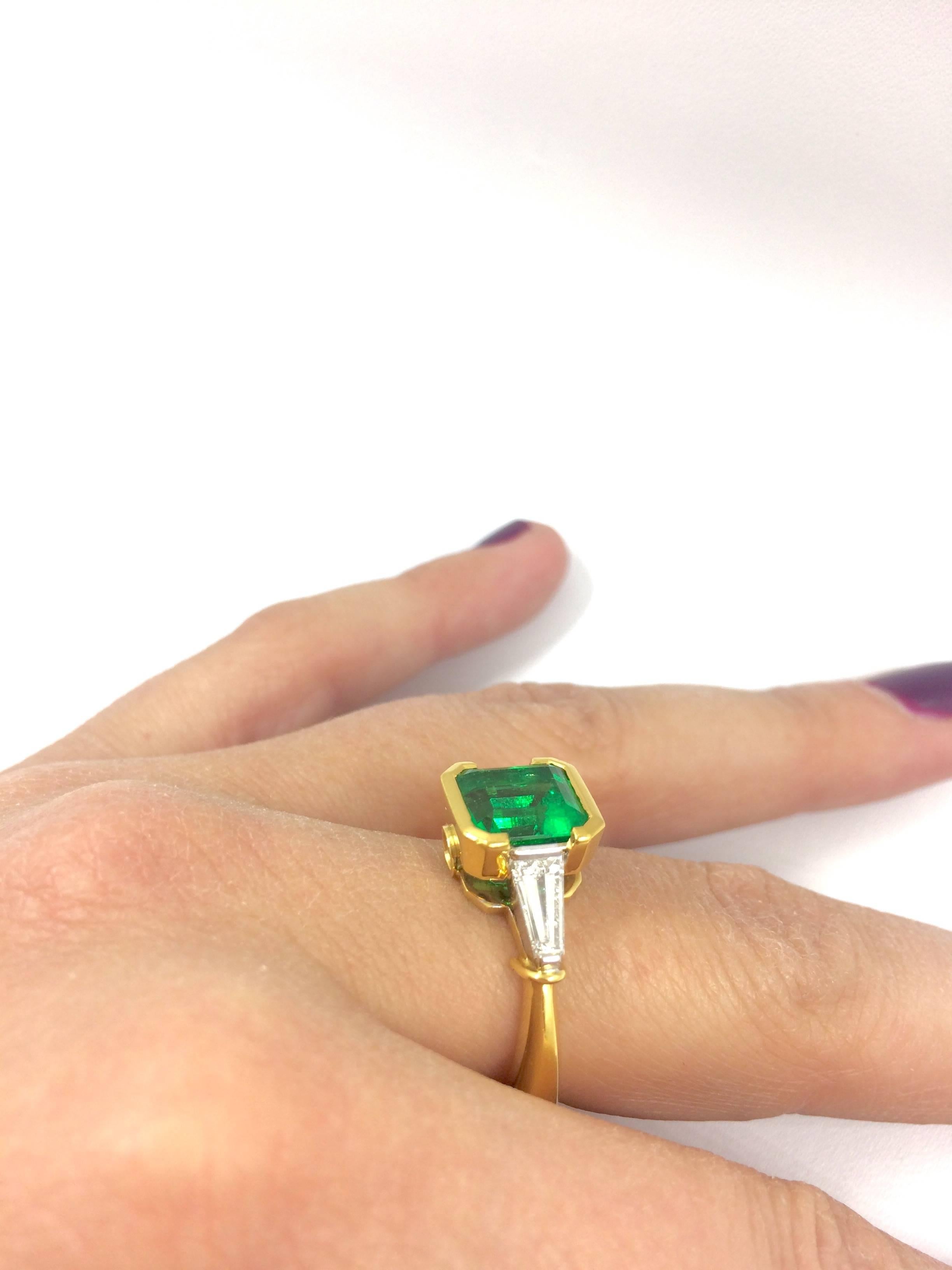 2.97 Carat Colombian Emerald Diamond Gold Ring For Sale 1