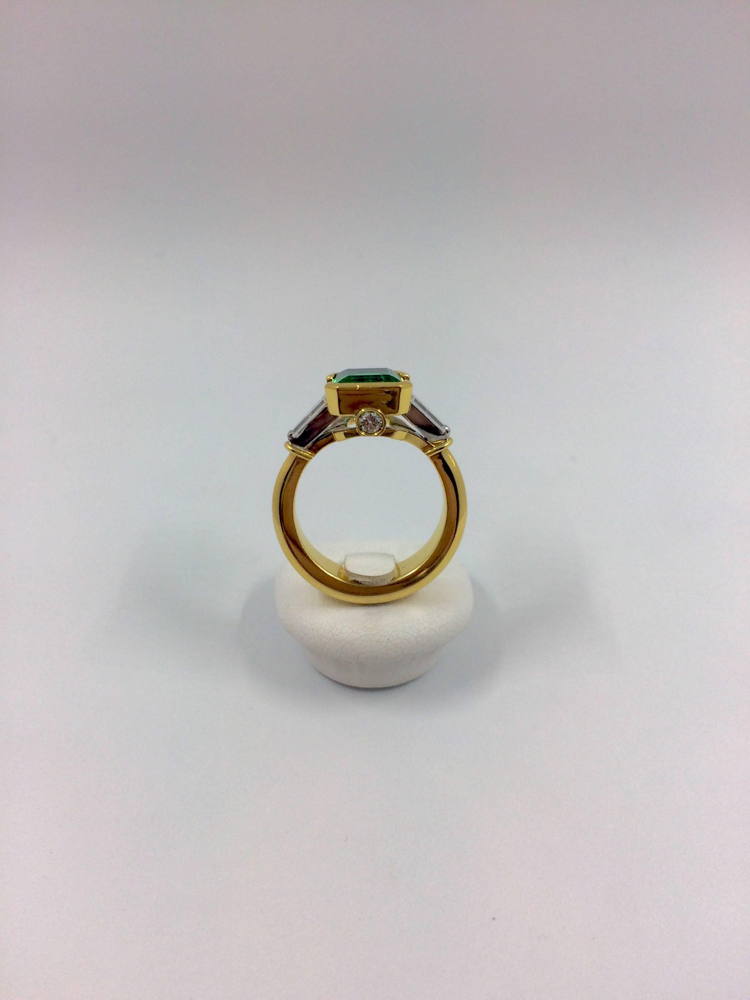 2.97 Carat Colombian Emerald Diamond Gold Ring For Sale 3