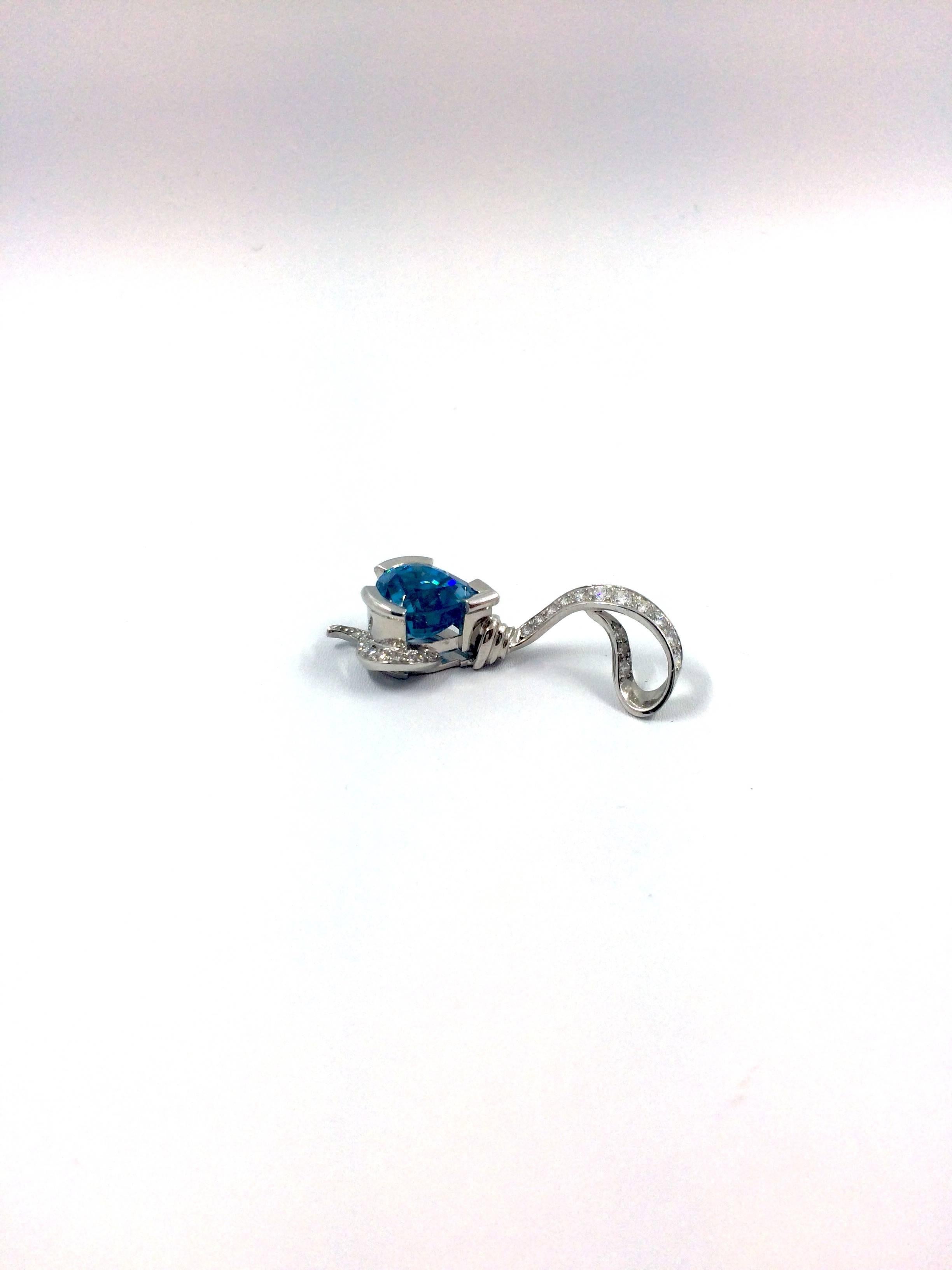 G. Minner 8.66 Carat Intense Blue Zircon Diamond Gold Pendant For Sale 1