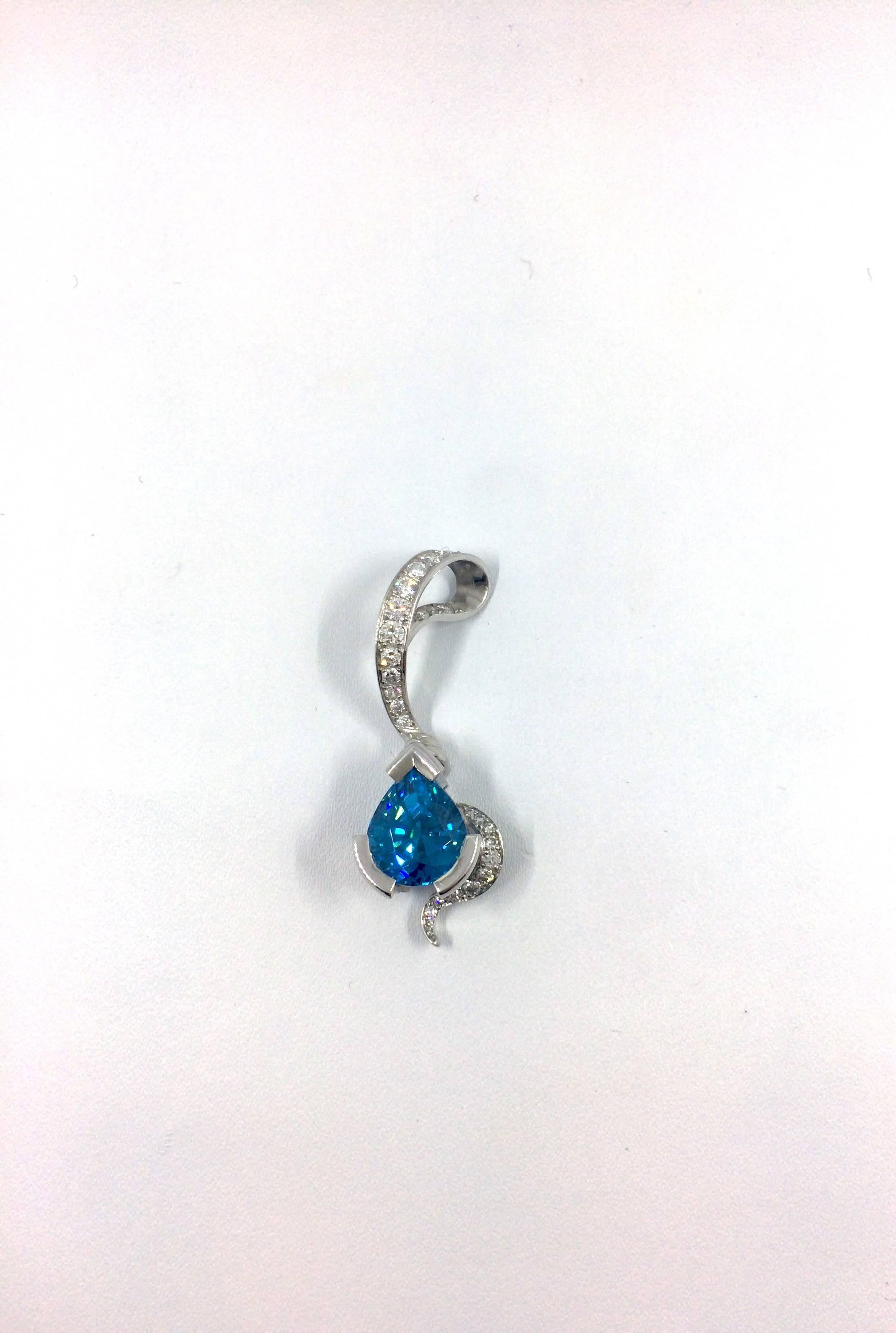 G. Minner 8.66 Carat Intense Blue Zircon Diamond Gold Pendant For Sale 5