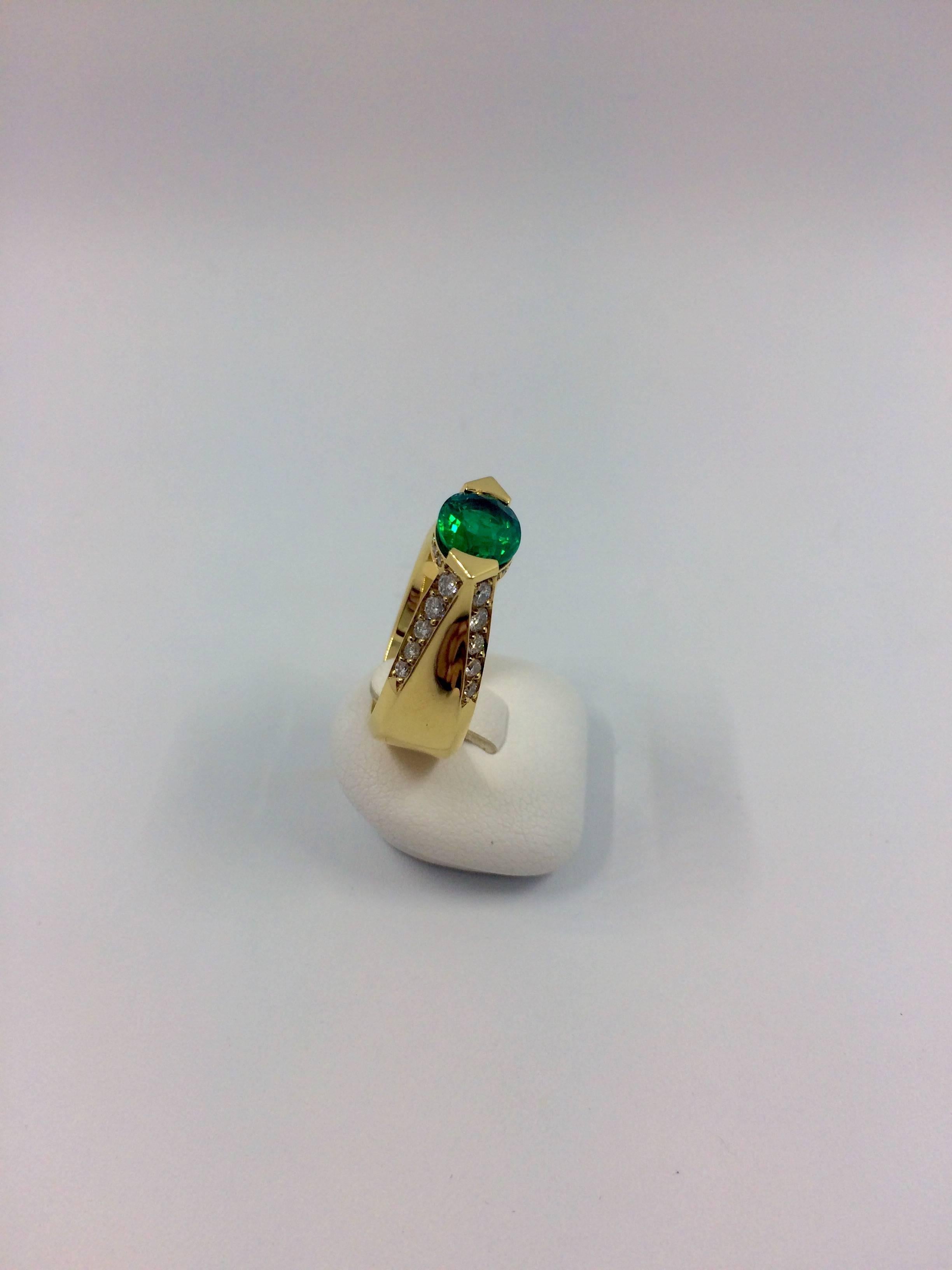 Emerald Diamond Gold Ring In New Condition For Sale In Colmar, FR