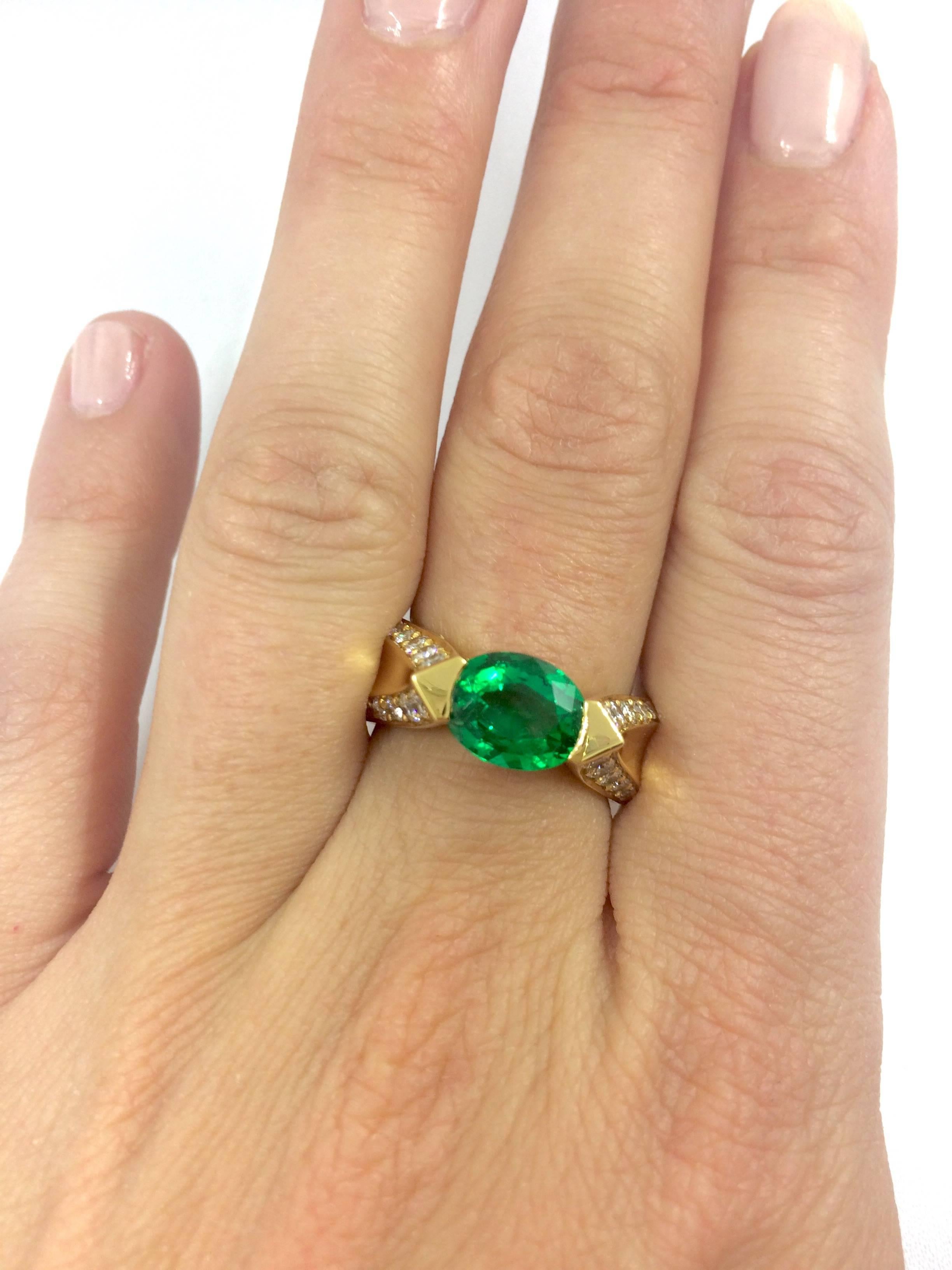 Women's or Men's Emerald Diamond Gold Ring For Sale