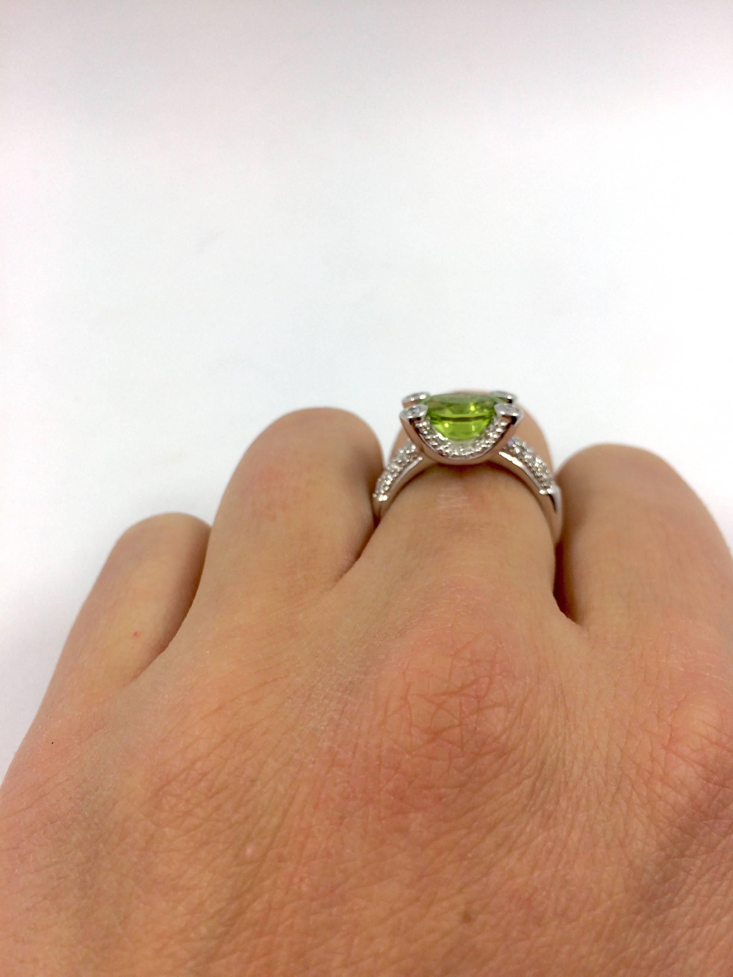 Peridot Diamond Gold Ring In New Condition In Colmar, FR