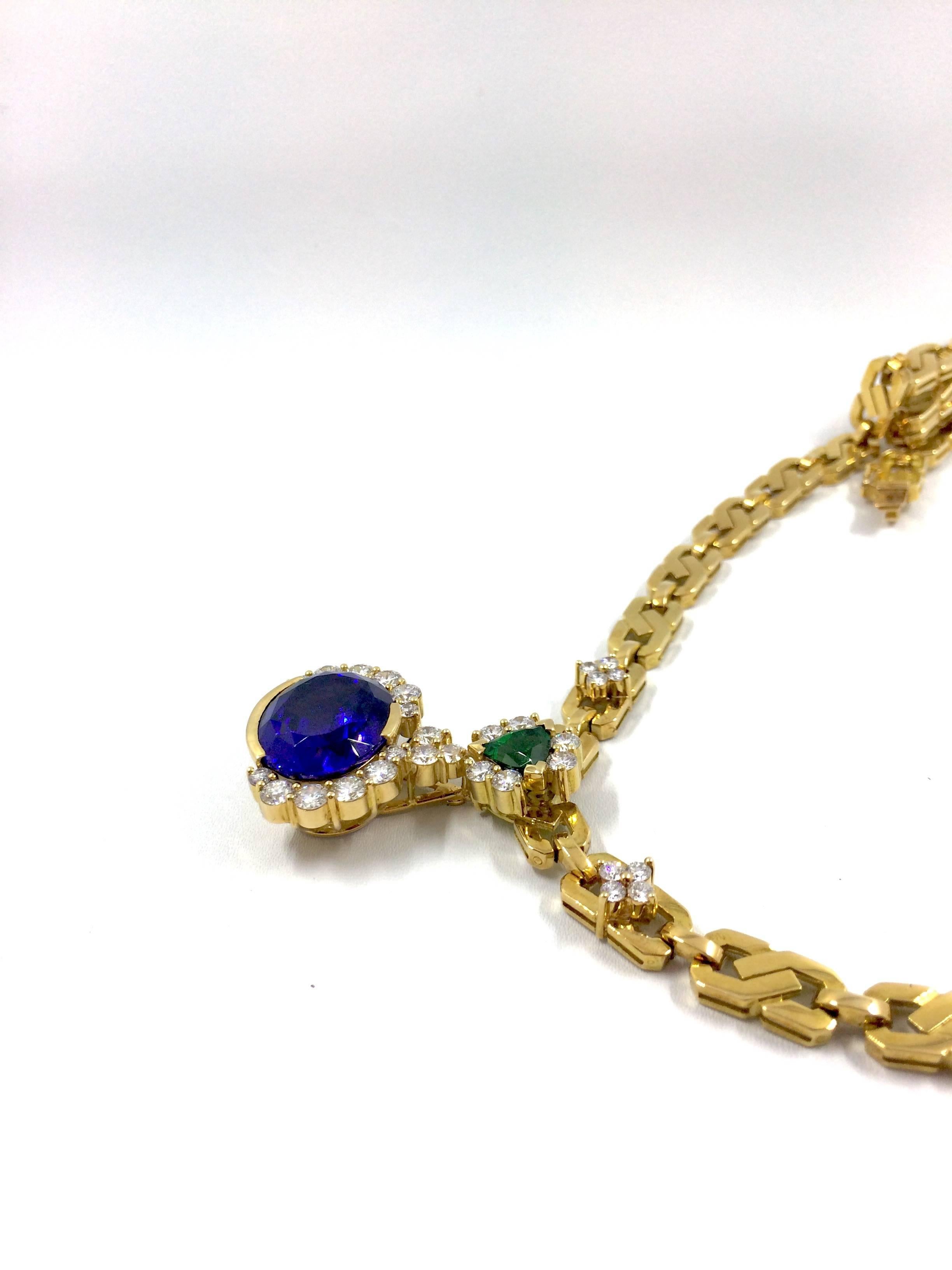  A stunning yellow gold necklace set in the center with an exceptional intense blue tanzanite surmounted by a tsavorite and surrounded with 29 brilliant cut diamonds. The necklace is an unique creation entirely handmade.
Tanzanite Weight: 16.88