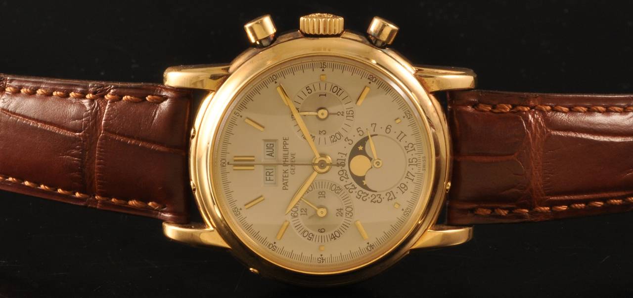 Fine and rare manual winding perpetual calendar, chronograph Patek Philippe wristwatch. 

Circa 1988. Perfect condition. With extract from the archives.