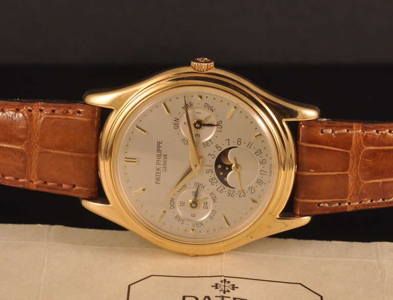 Gelbgold Perpetual Calendar Armbanduhr von Patek Philppe Ref 3940 um 1987 im Zustand „Hervorragend“ in Paris, FR