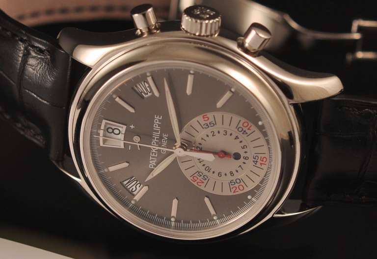 Patek Philippe Platinum Annual Calendar Chronograph Wristwatch Ref 5960P In Excellent Condition In Paris, FR