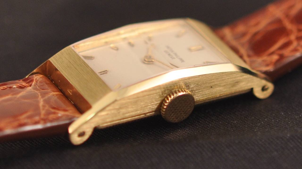Patek Philippe Lady's Yellow Gold Wristwatch Ref 2292/2 In Excellent Condition For Sale In Paris, FR