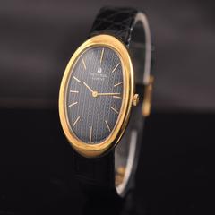 universal Geneve lady's yellow gold Baignoire Curvex bracelet wristwatch