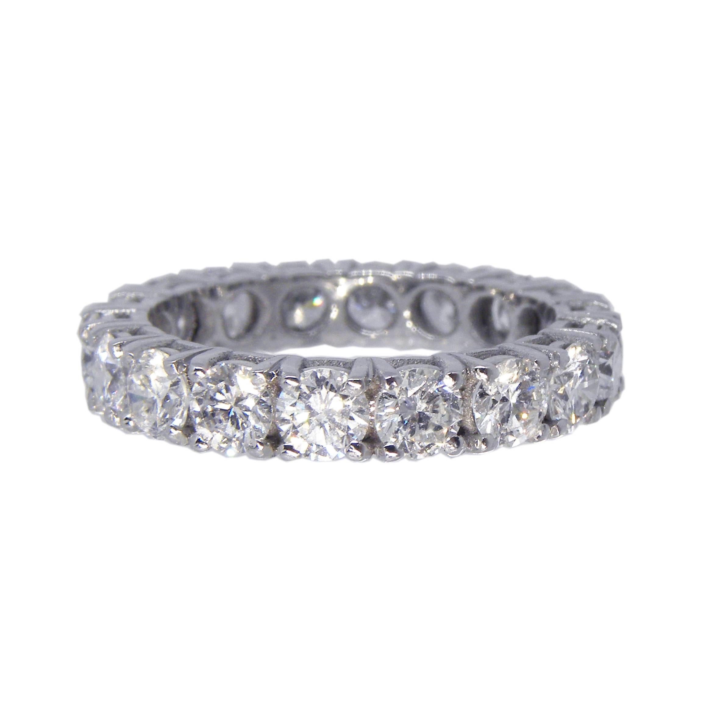 Berca 2.70 Carat Brilliant Cut White Diamond White Gold Eternity Ring Band In New Condition For Sale In Valenza, IT