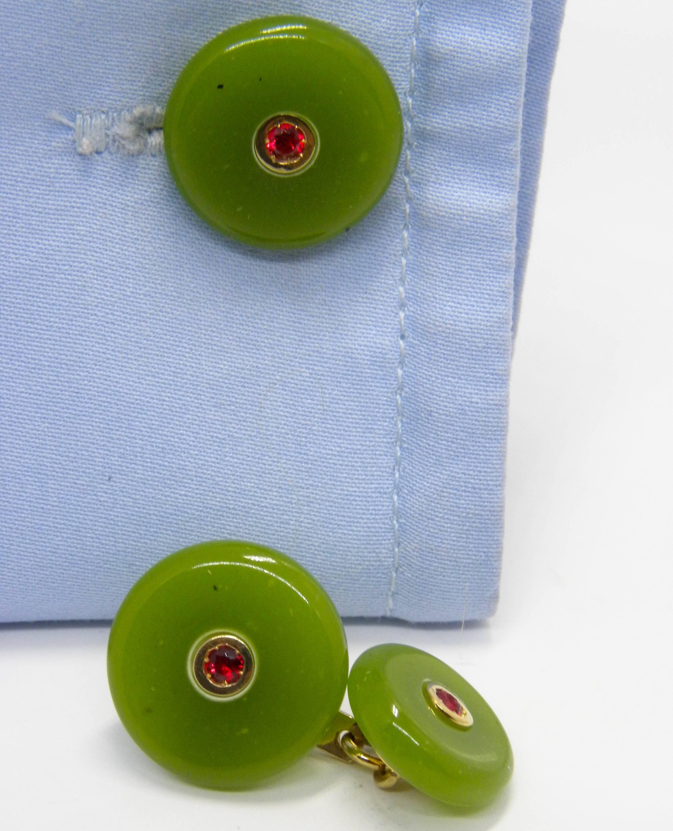 Berca Ruby in a Round Hand Inlaid Jade Setting 18 Karat Yellow Gold Cufflinks In New Condition For Sale In Valenza, IT