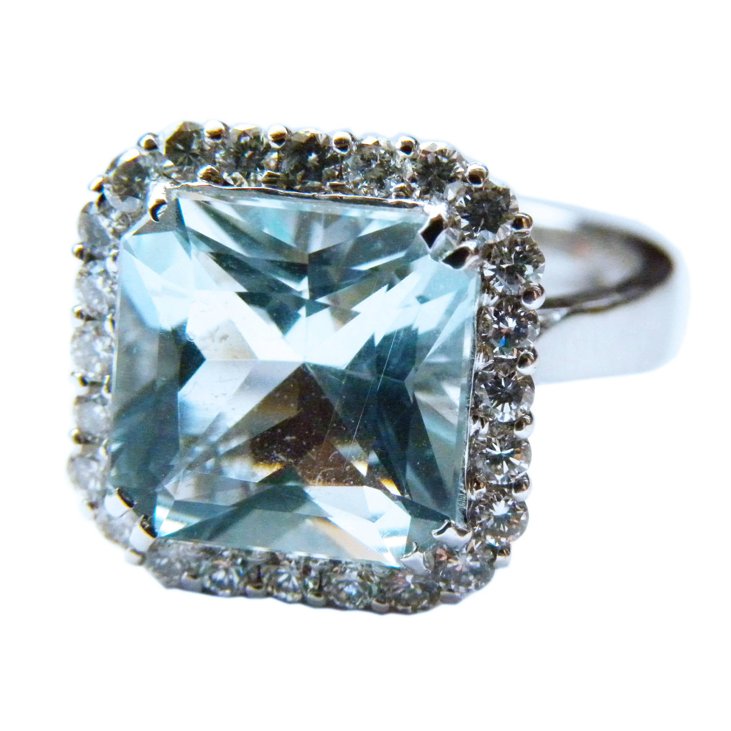 Chic and Timeless 3.67 Carat Natural Brazilian Aquamarine Pricess Cut in a 0.51 Carat White Diamond Setting Engagement or Cocktail Ring.
In our fitted burgundy leather case.
A detailed Gemmological Certificate is included.

US size 6 French size